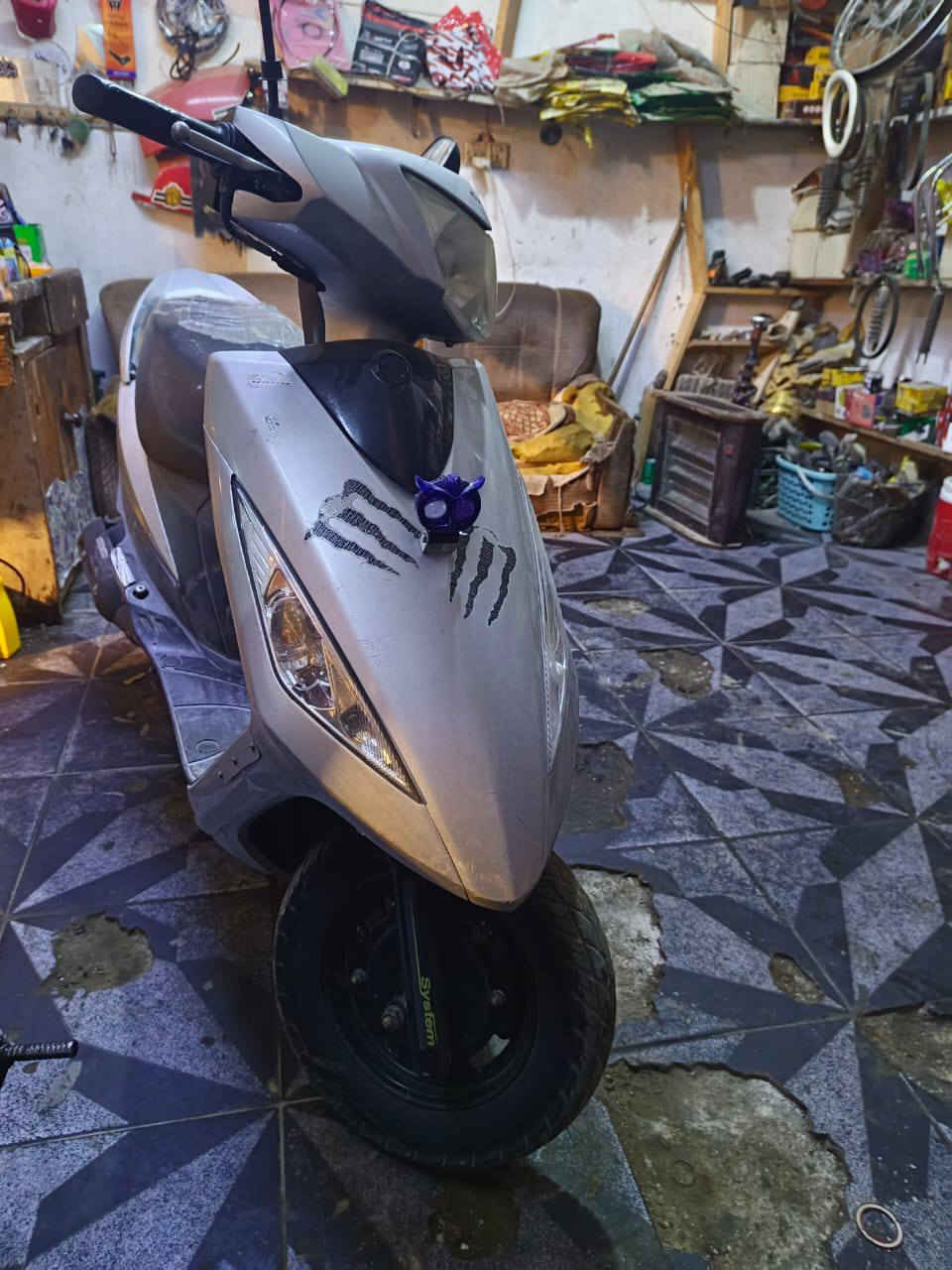 للبيع نضيفه السعر 325وبيها مجال***********
