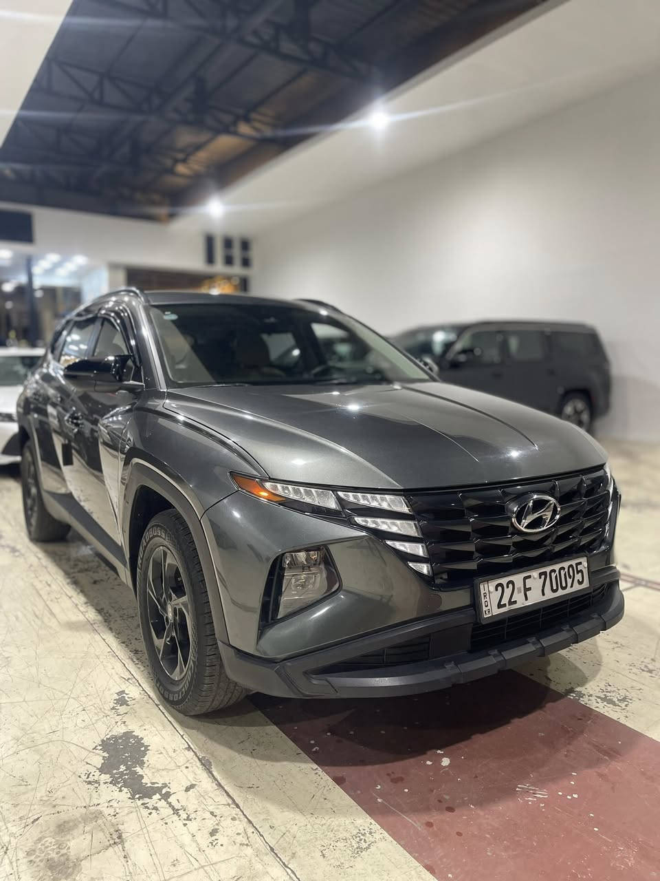 توسان موديل 22
فول ماعدا الفتحه ماشيه 60 الف 
رقم اربيل تحويل مباشر 
جديدة جدا 
فور ويل 
رادار امامي وجانبي 
بصمة ابواب 
بصمة تشغيل 
لايتات زنون 
داخل ابيض 
كشن سايق كهرباء 
سايد بريك بصمة

حادثها حدا خفيف شبر بجاملغ خلفي و طخه بالقبق صندوك بدون دواخل 

كير محرك مكفولات 

مكانها بغداد 

***********
