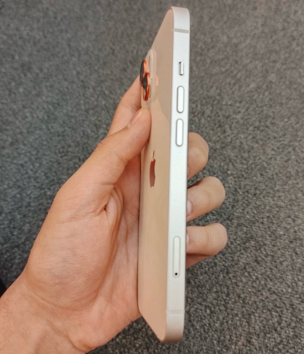 السلام عليكم 🫡 
ايفون 13 عادي 📱 للبيع 
ذاكره 128
ممبدل بس اي شي ولا مفتوح منه قطعه 
للونه ابيضّ كلش حلو نظافه مالته 97‎%‎ 
آخر إصداره iOS 26.4. 
اخو الجديد كلشي مابي 
مكاني / بغداد حي الجهاد 
الاتصال / *********** 
السعر : 440 وبي مجال