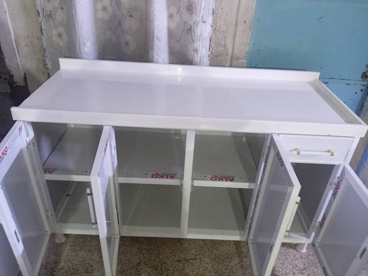 أخو الجديد خدش مابي شرط قياس ١٦٠ عمق ٦٠ صطح مرمر سعر ١٣٠ مجال قليل مكاني وادي حجر ***********
