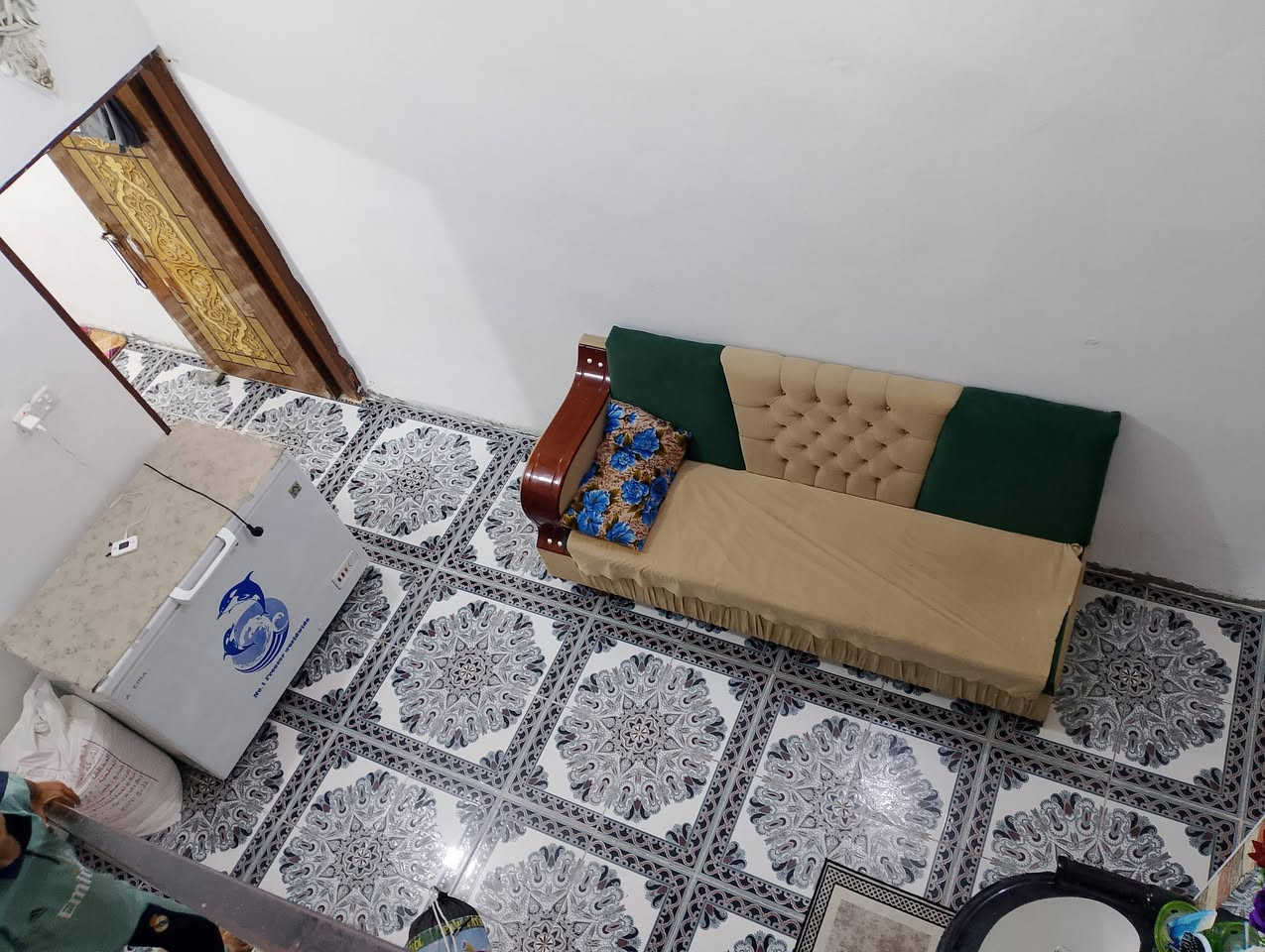 موقع جيد جداً وسعر مناسب 
مشتمل #طابقين 3 غرف نوم مساحه 100 متر الحي العسكري الوجه 5 متر نزال 20 متر #طابو صرف تحويل مباشر 

يتكون من/استقبال مطبخ صاله غرفه نوم 

#الطابق_الثاني غرفتين نوم 

***********

مكتب محمد الحافي التميمي 

عنوان المكتب حي الحشد محلات بيت عمران قرب الشارع العام
