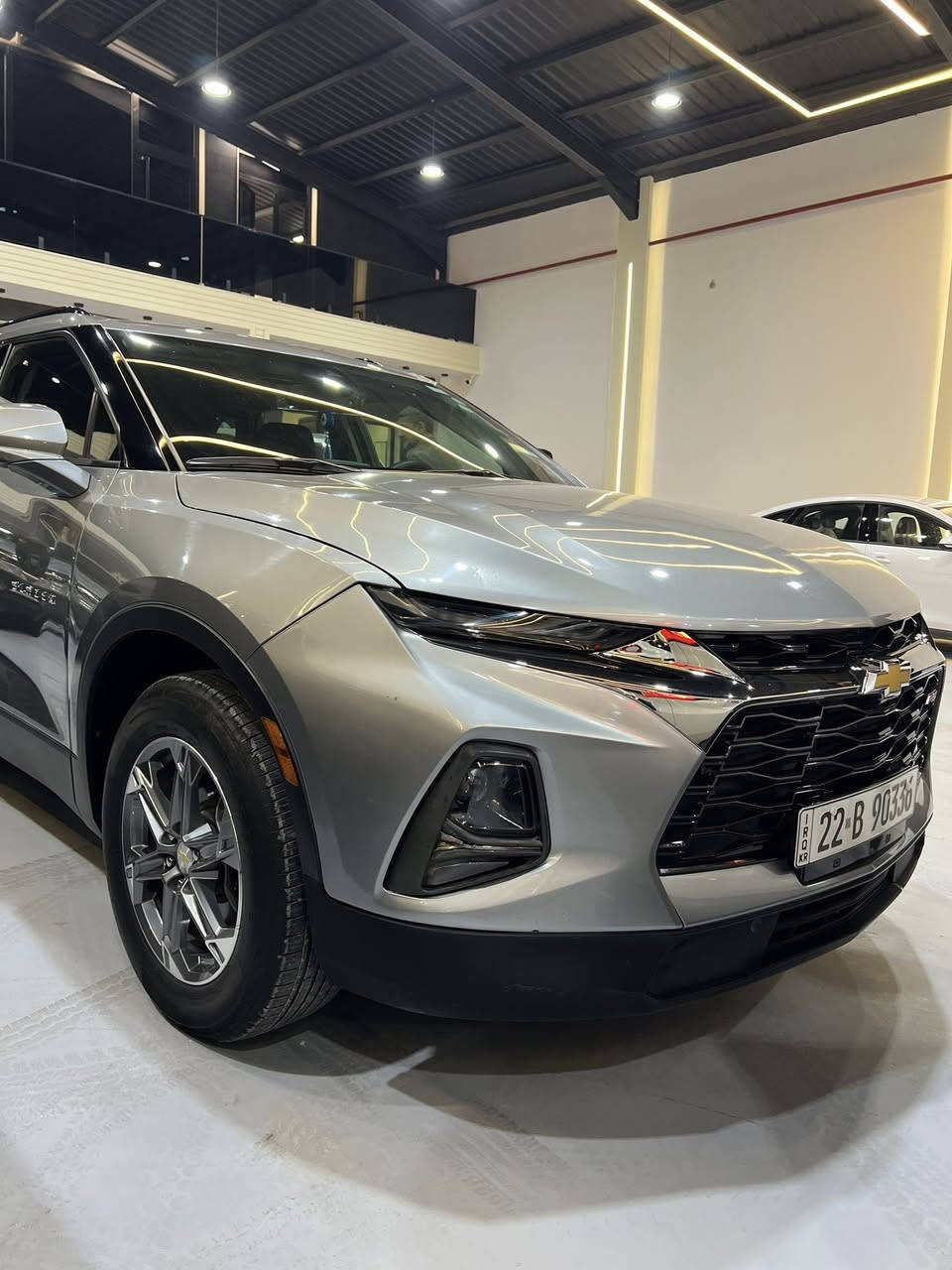 🔷السيارة : شوفرليت بلايزر 2LT
🔷سنة الصنع : 2023
🔷اللوحة : اربيل 
🔶السعر : 200 ورقة  وبيها مجال
🔷الضرر :صبغ بنيد وصبغ قبق جنطة
◾️.
🔷بدون ضرر ايرباك

  ✅ مراوس بجمسي تيران 
______________________________________
🔷المواصفات:
🔹حجم المحرك 4 سلندر 2.0L توربو 
🔹عداد المسافة 52 الف كيلو متر
🔹رادار امامي 
🔹تنبيه الخروج عن المسار
🔹كراسي مخمل
🔹كرسي السائق كهرباء
🔹ويل كب حجم 20 انج مع اطارات بحالة جيدة
🔹لايتات LED بالكامل
🔹شاشه تحكم بالايعازات
🔹تحكم ستيرن جهتين
🔹بصمة ابواب وتشغيل 
🟦 تشغيل عن بعد
▶️ جنطة كهرباء
 ✅ فور ويل
🔹مع باقي المواصفات الاعتيادية

————————————————————————
☎️ للاستفسار :
   ***********. واتساب  

📍النجف الاشرف -
