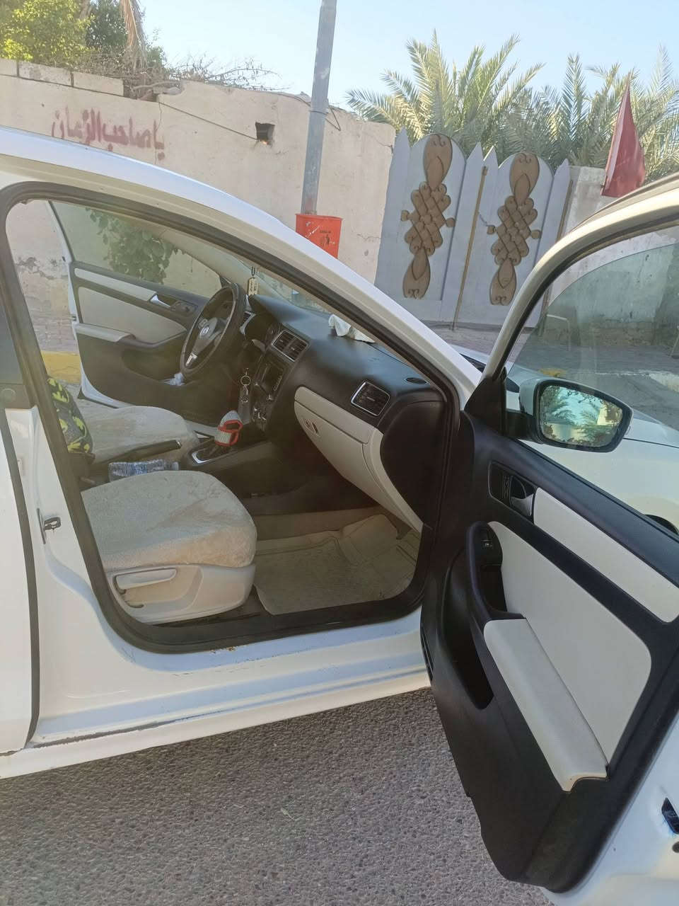 السلام عليكم  فوكس فاجن جيتا رقم بصره  بيها ضربه خفيفه باب الخلف باقيه علئ وضعها كير محرك  مكفول تخم تاير جديد غرفة جديده نقص كمبريسر تبريد عاطل سنويه باقي شهر تنفذ السعر 65 وبيه مجال قليل  للاستفسار اكثر علئ الرقم تالي *********** تصل وبيك خير وتدلل

