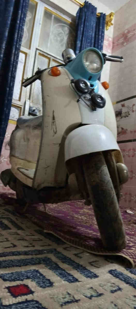 دراجه للبيع مثل ماتشوف بالصورة كاملة من كلشي لايت اشاير بك لايت كلها شغالة هورن بس اكو فطر خفيف كلش خفيف بالشاصي مامبين ملحوم لحيم السعر الاتصال ***********
