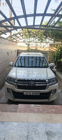 لاندكروز V8 2021  سعودي ام DVD    رقم سليمانيه تحويل ثاني يوم ماشيه 68...
