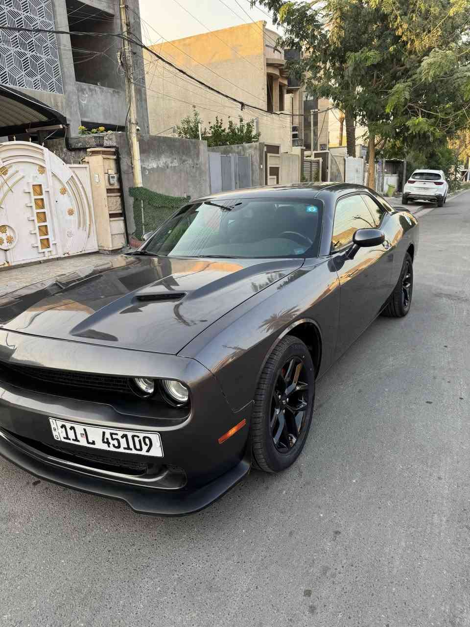 دوج جالنجر 2023 للبيع last call الاصدار الاخير SXT لون رمادي شذره بتغير ماشيه 20 الف محرك 6 سلندر 3.6cc رقم بغداد الجديد باسمي السياره بيه قطعتين صبغ بامريكا جاملغ امامي وجاملغ خلفي و قطعه صبغ بالعراق البنيد مصبوغ و الجاملغ تبديل لون يعني صبغ 3 قطع و صور الحادث موجوده بالمنشور السياره بدون دواخل فقط البراكيت الي براس الشاصي طخه خفيفه بدون تعديل و بدون صبغ دعاميه اماميه مبدله مال SRT ام اللحيه مواصفاته بصمه تشغيل و ابواب دخول ذكي شاشه لمس ام الاعدادات الاصليه كامره خلفيه كشن السايق كهرباء تحكم ستيرن لد امامي لايت زنون ويل كب عنكبوت بيانو بلاك بكلايت لد تبريد منفصل شاشه و قطعتين تبريد امامي خلفي مكان السياره بالمنصور او بحي الجامعه بغداد و السعر 19700$ و هذا رقمي لليحب يتصل ***********
