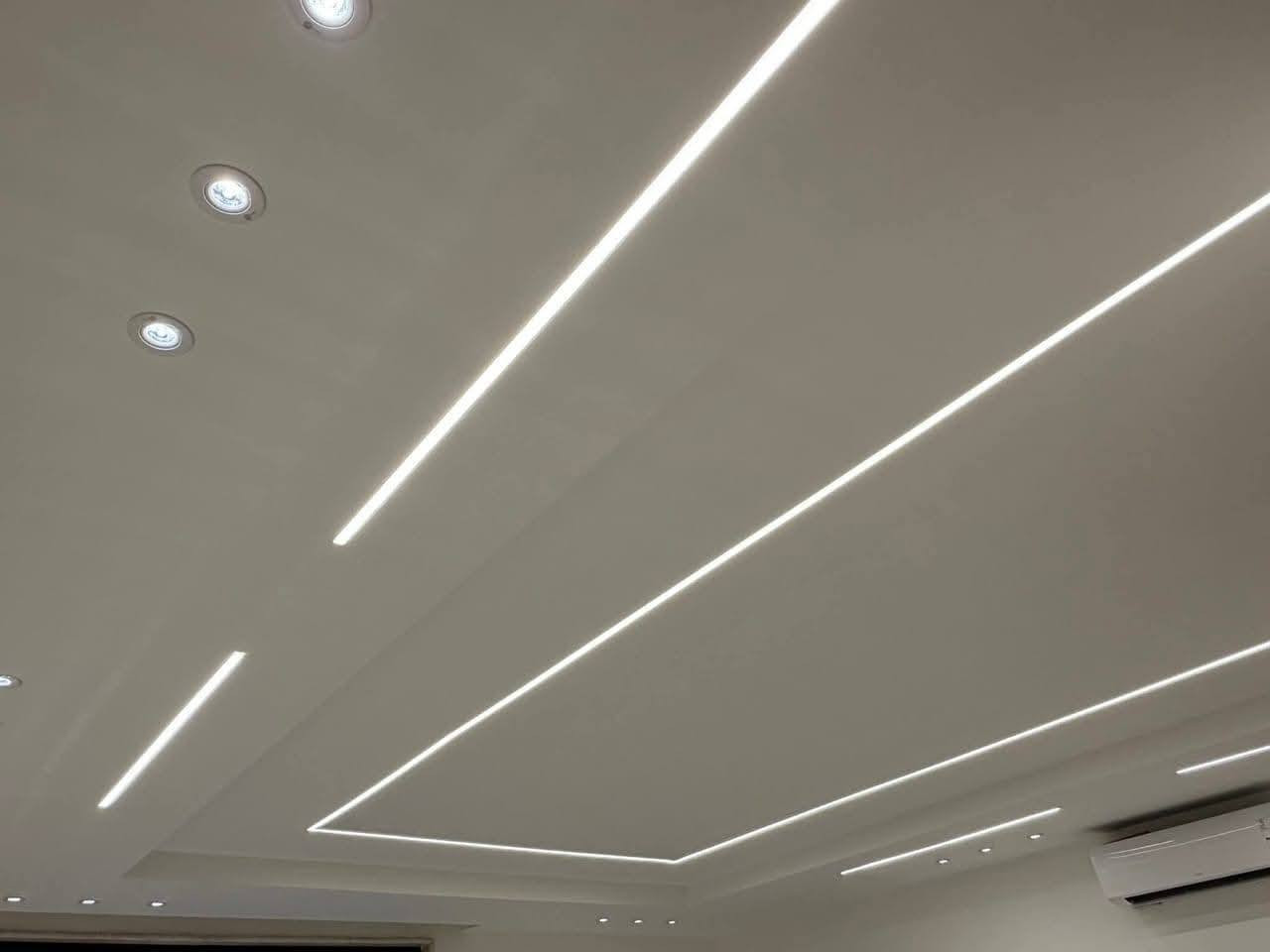 تحيه حب واحترام للادمن وافق السلام عليكم ورمضان كريم عل جميع صبغ داخل المتر 3000جبس المتر 20كرسته وعمل بلضافه الئ الحديد بيبان وشبابيك والواجهيات بنسب السعار تواصل خاص او رقم ***********واتساب/***********
