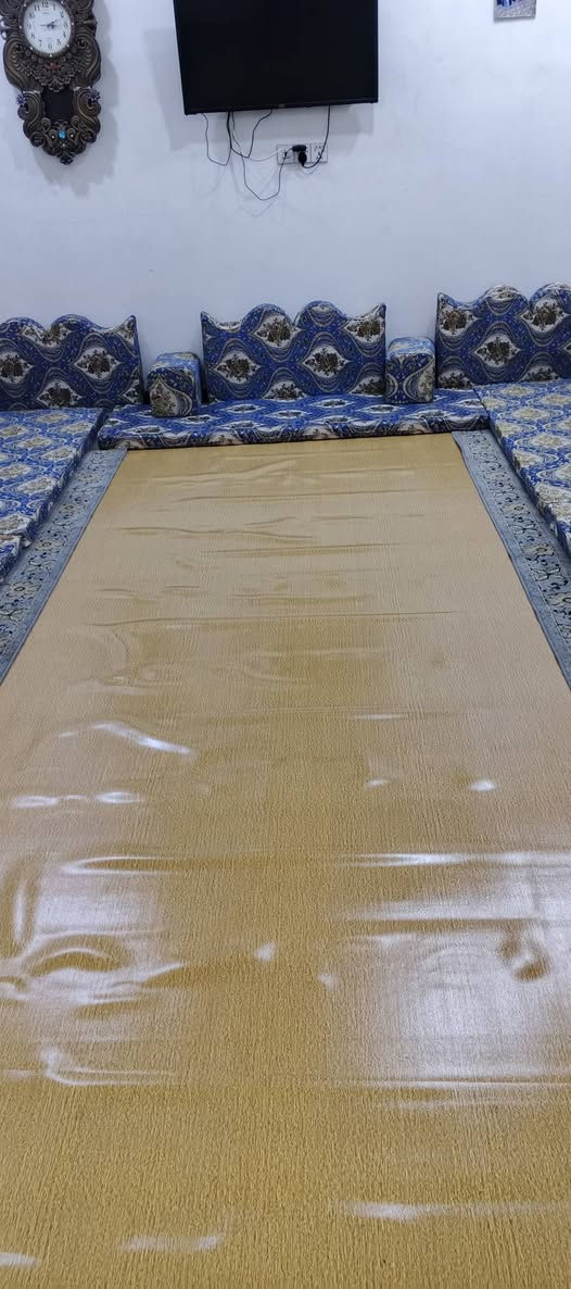 للبيع جلسه عربيه
بيه تكيات عدد 7 
زوايه 2 
تتفتح زناجيل 
جلسه جديده ستخدام قليل كلش 
السعر 425.  مكاني البصرة شارع القائد 
  واتساب ***********
