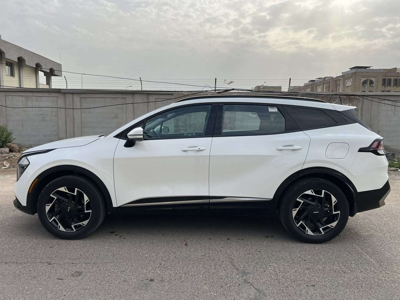 سبورتج 2025 Ex فـول 1/1
( كلين كلين كلين ) يعني السيارة مكفولة من الصبغ قطره صبغ مابيها ضررها دعاميه بدلتها نفس اللون 
صور الحادث بالمنشور موجودة 
والسونار هم بالمنشور

مواصفات :
بنوراما 
بصمة + بصمة ابواب
كراسي تدفئة وتبريد 
شاشة متصلة كبيرة 
رادار جانبي خلفي
صندوق كهرباء 
كراسي ثنين كهرباء + جلد 
4*4 دفع رباعي 
ماوس تحكم وضعيات
حساسات امامية خلفية 
وبقية مواصفات ال4X معروفة 

السيارة بأسمي دخول جديد مرقم بغداد 

السعر 245 $ مرقم بغداد جاهز هزه جديده كبل تحول

بيها مجال بسيط

مكاني بغداد الشعب قرب النادي العربي 
***********
