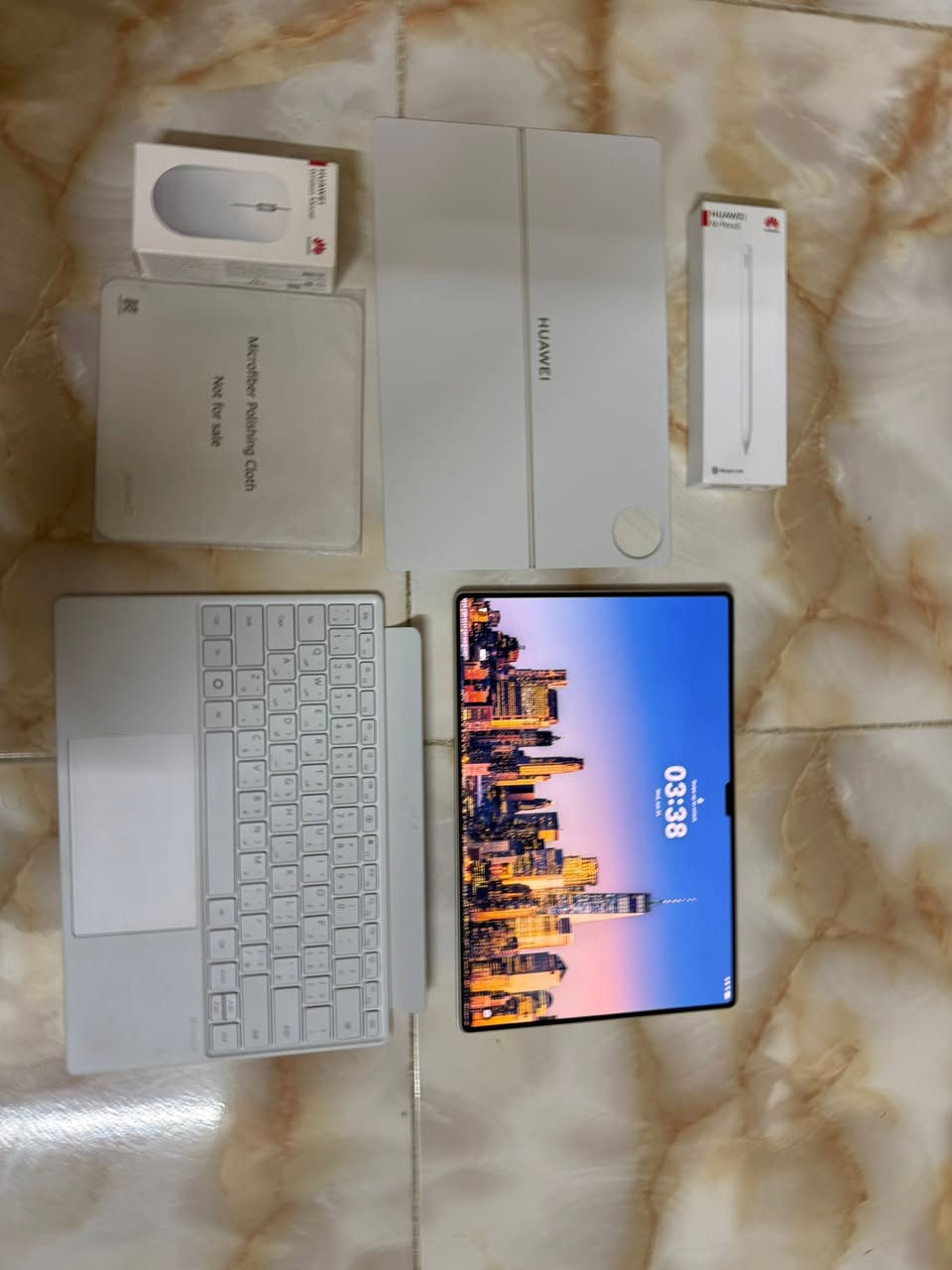 ايباد huawei matepad 13.2 اعلى فئة بالهواوي واكبر شاشه ايباد ذاكرة 512G العشوائية12 بطارية 98 خدمات كوكل موجوده جهاز نظيف ويجي ويا قلم وماوس وكيبورد بس بي فطر بالشاشه موضح بالصور ما مبين وما مأثر عليه باللمس جهاز اريده بمليون وبي مجال بسيط كلش وهذا رقمي ***********
