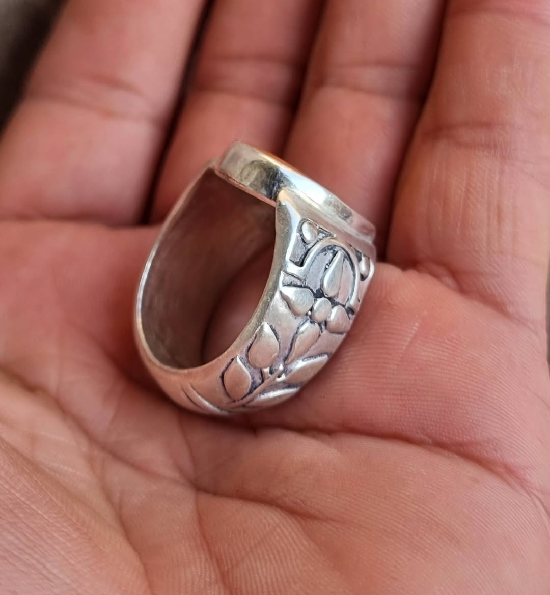 عقيق يماني اصفر زعفران مخطوط خط يدوي محمد همداني 
🍋انما يريد الله ليذهب عنكم الرجس أهل البيت ويطهركم تطهيرا 🍋بصياغه يدويه ثقيله للبيع مكاني بغداد يوجد توصيل إلى جميع المحافظات للبيع فقط فقط أحبتي ما اراوس بس ابيع 
***********
