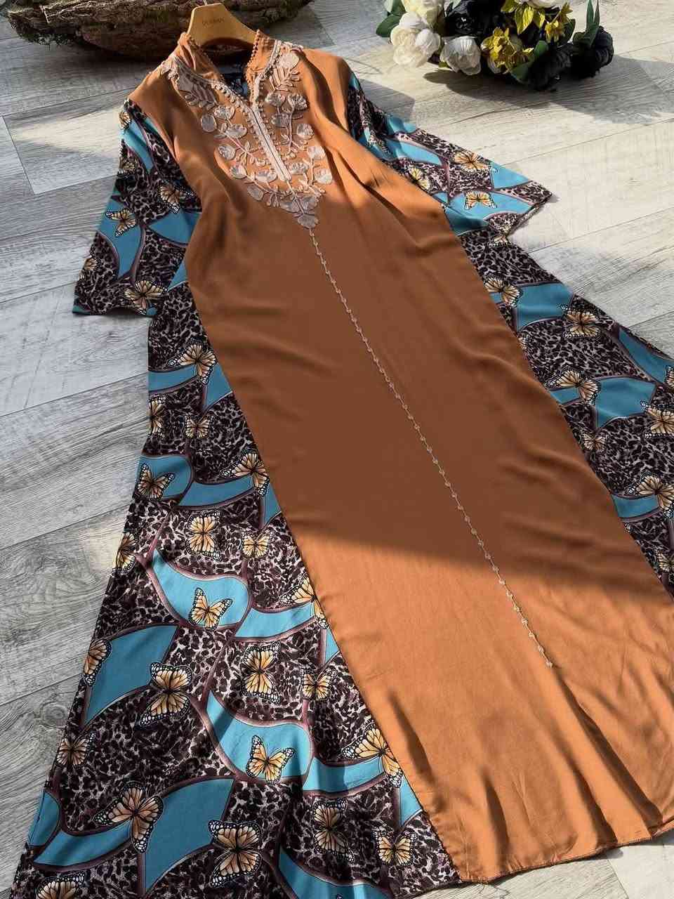 #تكــــــــــرااارر_جمااااال_____وووووصـــــــــــل
#دشداشة كشمير بنعومة فاخرة ✨
لون راقي وتطريز ناعم يبرز الأنوثة بذوق هادئ🌸🦋
قصة مريحة مع شدّة خصر تعطي شكل أنيق ومرتب🐅🙂
القياسات _2xl_3xl_4xl_5xl🙂🤍
#سعـــــــــــــــــــــر15
يوجد توصيل داخل المسيب الفين دينار 
يوجد توصيل محافظات


**إذا كنت صاحب هذا الإعلان وتريد حذفه لأي سبب، رجاءا أرسل رسالة إلى الدعم الفني**