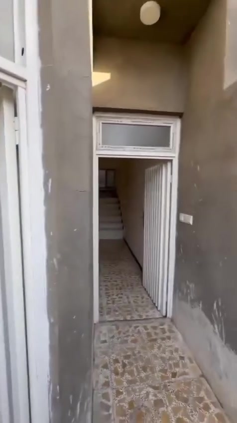 دار🏡  100م للبيع طابق واحد في حي الجمعية - شارع الوائلي- فرع جامع محمد الامين  بناء درجه اولى 2023 

يتكون من : أستقبال مفتوح على الصاله- مطبخ - حمام - مكشوفه - وغرفه نوم 
البيت جديد وفارغ يعني كبل تكدر تسكن بالبيت  ✨

السعر المطلوب 💰 127 مليون وبي مجال 

للأستفسار المراسلة على الخاص 
أو على الواتساب فقط 
***********
