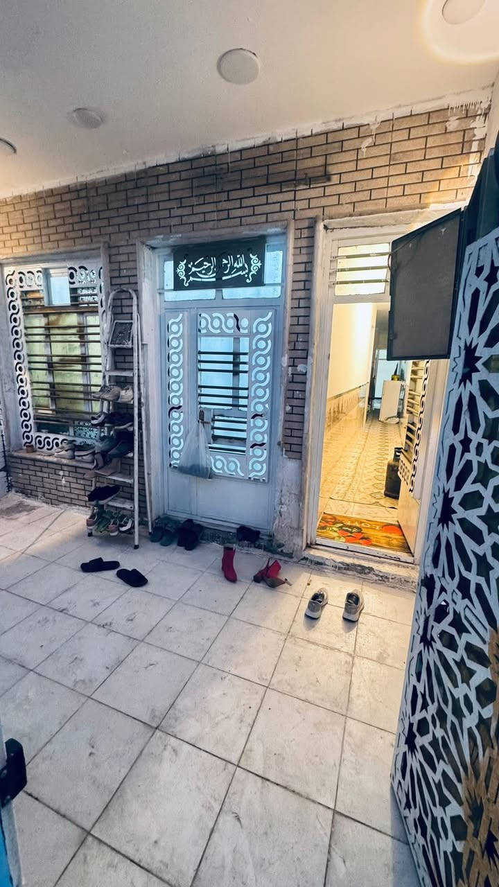 البيع دار ع شارع تجاري
الكفائات السيديه عرض شارع20
بناء نضيف 
طابقين 3 غرف نوم
طابق اول صاله ومطبخ وغرفت موم وخدمات
طابق الثاني
غرفتين نوم وخدمات 
اتصال ع ارقام 
***********
***********
