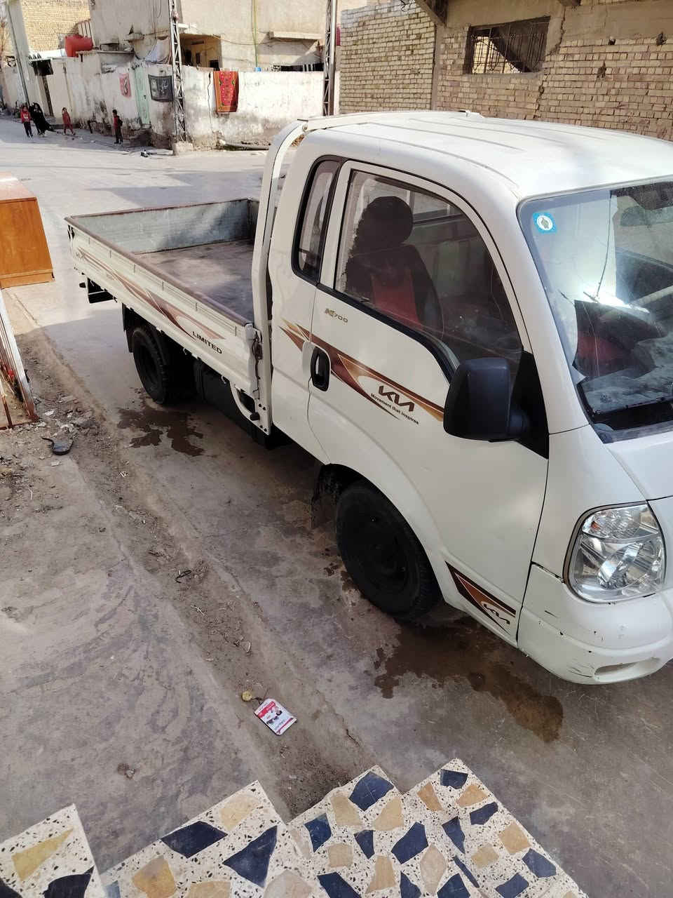 سلام عليكم ورحمة الله وبركاته كيه حمل للبيع موديل 2012 رقم واسط نكليزي  سنويه ل 30     تحويل مباشر تخم تاير جديد السياره جديده معنه الكلام  دوشمه جديده مكفوله لا ضربه ولا صبغ ما اجاوب خاص اتصل وتدلل السعر 95 مكاني واسط نعمانيه *********** مصفره ضريبه وغرمات 👍
