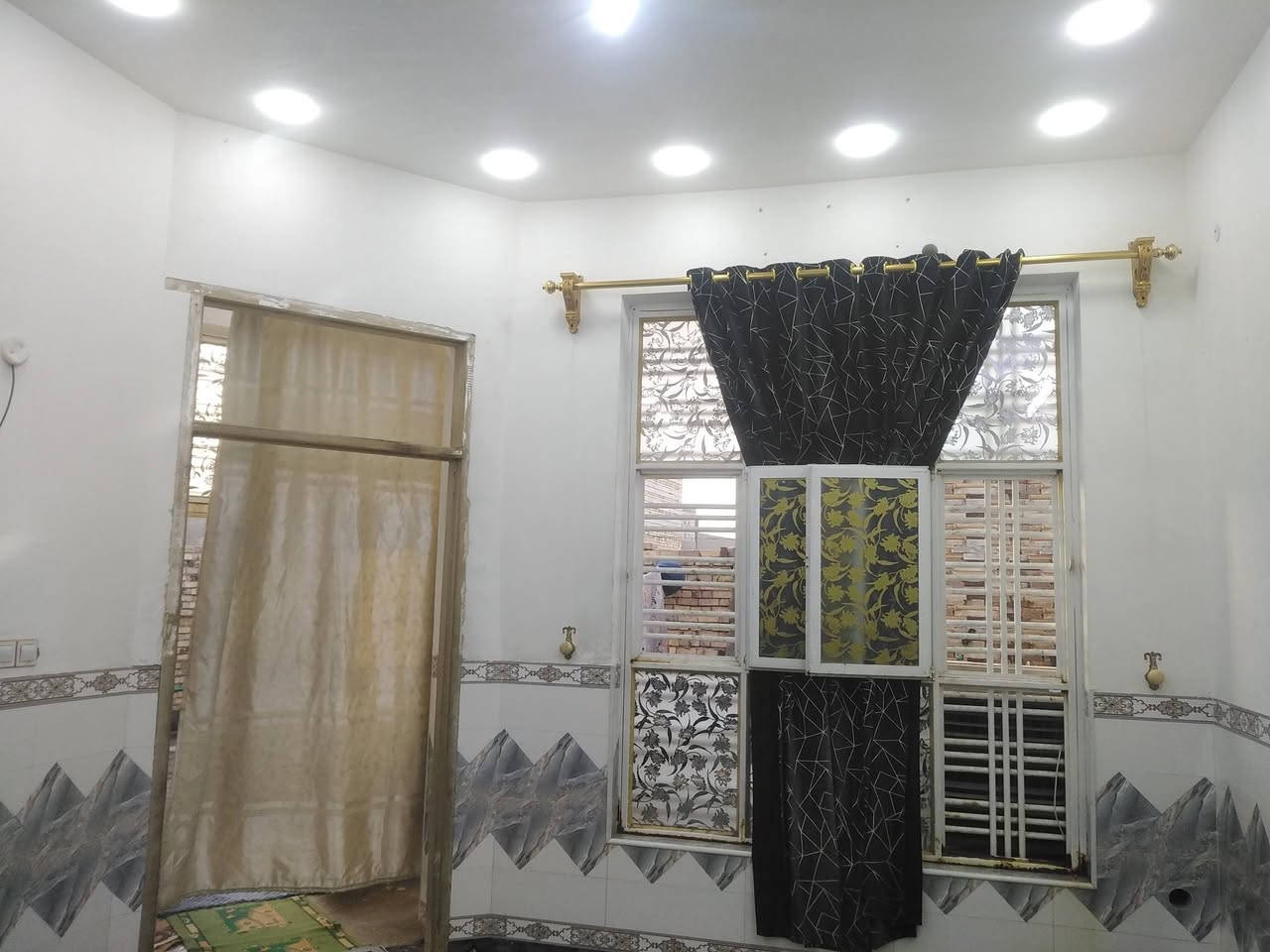 اللهم صلي على محمد وآل محمد
بيت زراعي سند ٢٥ مشمول
مساحة ٢٣٠م
الواجهة ١٠م النزال ٢٣م
بي غرفتين٥x٤
هول كبير ٥x٦
استقبال كبير ٧x٤
صحيات خارجية وداخلية
كراج كبير يكفي لسياتين وستوتة 
يباع البيت مع أغراضه ويمكن بيع نصف البيت حسب رغبة المشتري
للاستفسار عن السعريرجى الاتصال على الرقم *********** بي وتساب 
العنوان/ديوانية مركز حي الجامعة نهاية شارع ٢٠ قرب معهد الجامعة المركزي
ملاحظة/آني مكلف بالنشر فقط وما ارد على الماسنجر
