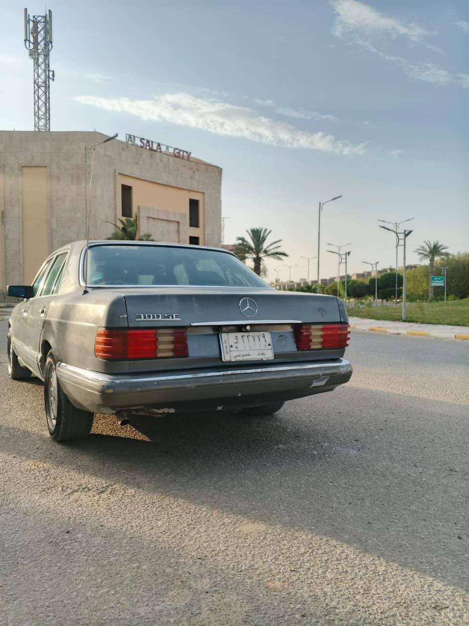 السلام عليكم مرسيدس جامبو للبيع موديل 89 محاور مكينه فيفتي اثنين ونص السياره جاهزه من كلشي تبريد شغال مكان السياره نجف  رقم بغداد سياره باسمي السعر 42 ورقه للاستفسار ***********
