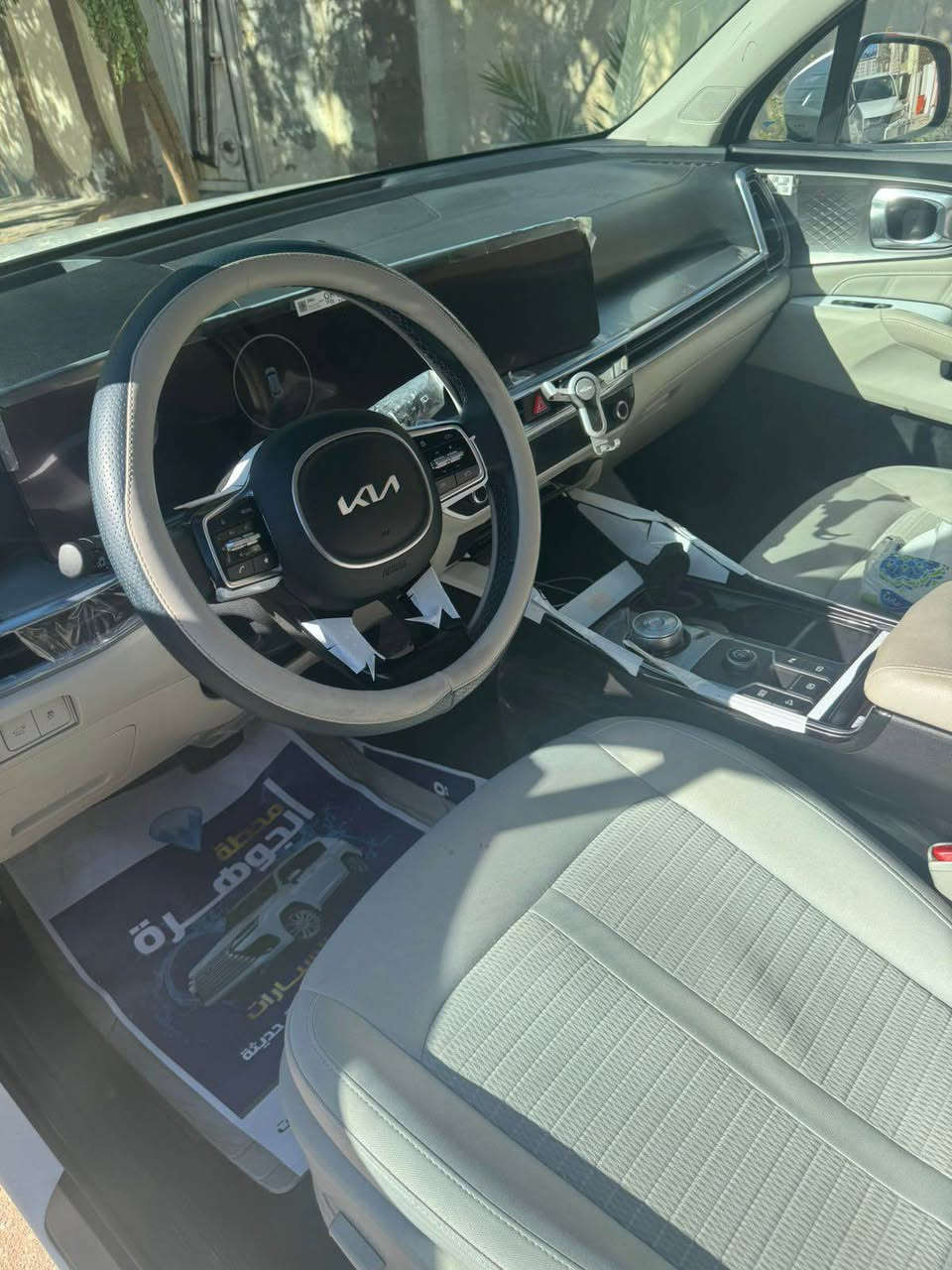 � للبيع كيا سورينتو 2025 – 6 سلندر فل مواصفات 🚘

🔹 الموديل: 2025
🔹 المحرك: 6 سلندر V6 – 3.5 لتر
🔹 القوة: حوالي 270 حصان
🔹 القير: أوتوماتيك 8 سرعات
🔹 الدفع: رباعي AWD
🔹 عدد المقاعد: 7 ركاب

✨ المواصفات:

 • فل مواصفات
 • شاشة كبيرة + نظام ملاحة
 • Apple CarPlay / Android Auto
 • كاميرات + حساسات أمامية وخلفية
 • نظام النقطة العمياء + الحفاظ على المسار
 • مثبت سرعة ذكي
 • مقاعد جلد كهرباء
 • فتحة سقف بانوراما
 • تشغيل بصمة + دخول ذكي
 • إضاءة LED كاملة
 • جنوط رياضية

🛡 السلامة:

 • ABS – EBD
 • وسائد هوائية متعددة
 • تحكم بالثبات
  •السعر 350 ورقه 💵 

📍 الموقع: كربلاء
📞 للتواصل: (***********) كربلاء, العراق
