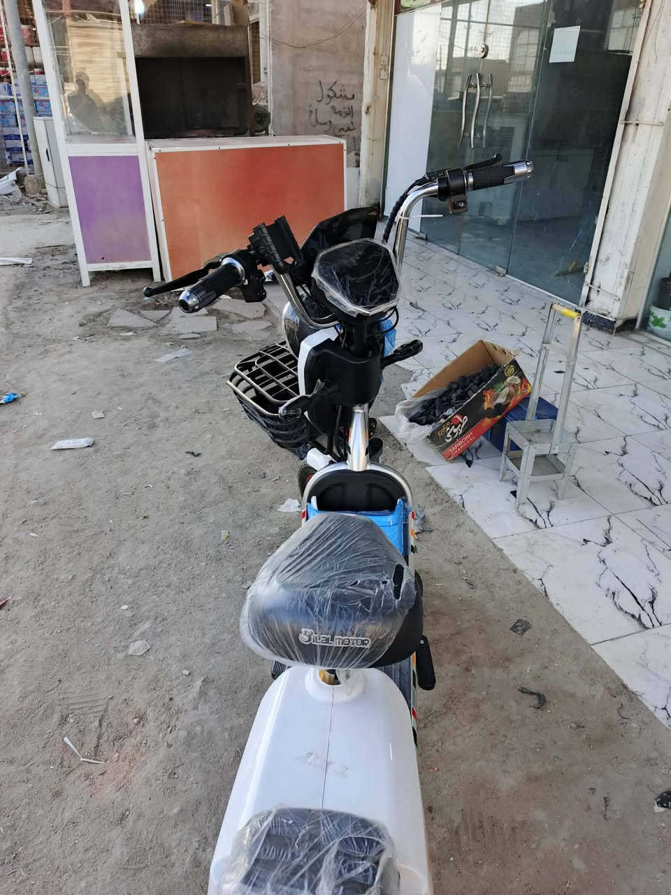 دراجة شحن البيع
6بطاريات جديدة سعر خاص الاتصال ‏‪0781 366 2657‬‏
