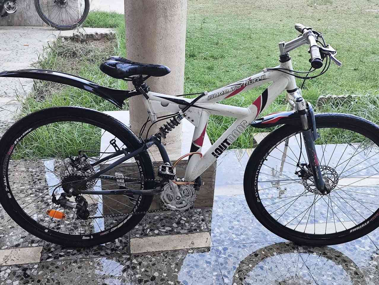 🚲 دراجة هوائية للبيع
دراجة OUTDOOR قياس كبير، نظام غيارات، ديسكات أمامي وخلفي، مع مساعدين أمامي وخلفي. مناسبة للمشاوير اليومية والرياضة.
✅ الهيكل جيد
✅ الإطارات جيدة
✅ جاهزة للاستخدام
💰 السعر: 100,000  الف 🤝 ويوجد مجال بسيط للطيبين بعد المعاينة رقم ***********
