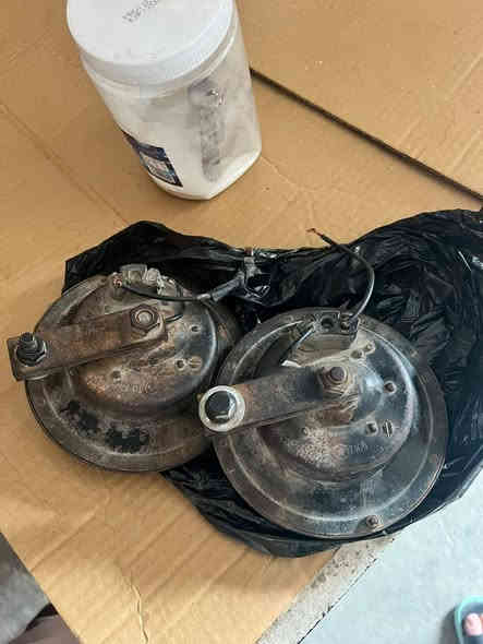 سلام عليكم  بوش الماني اصلي جنح توازيت ع بيعته حتى ب200انطي
رقمي ***********
