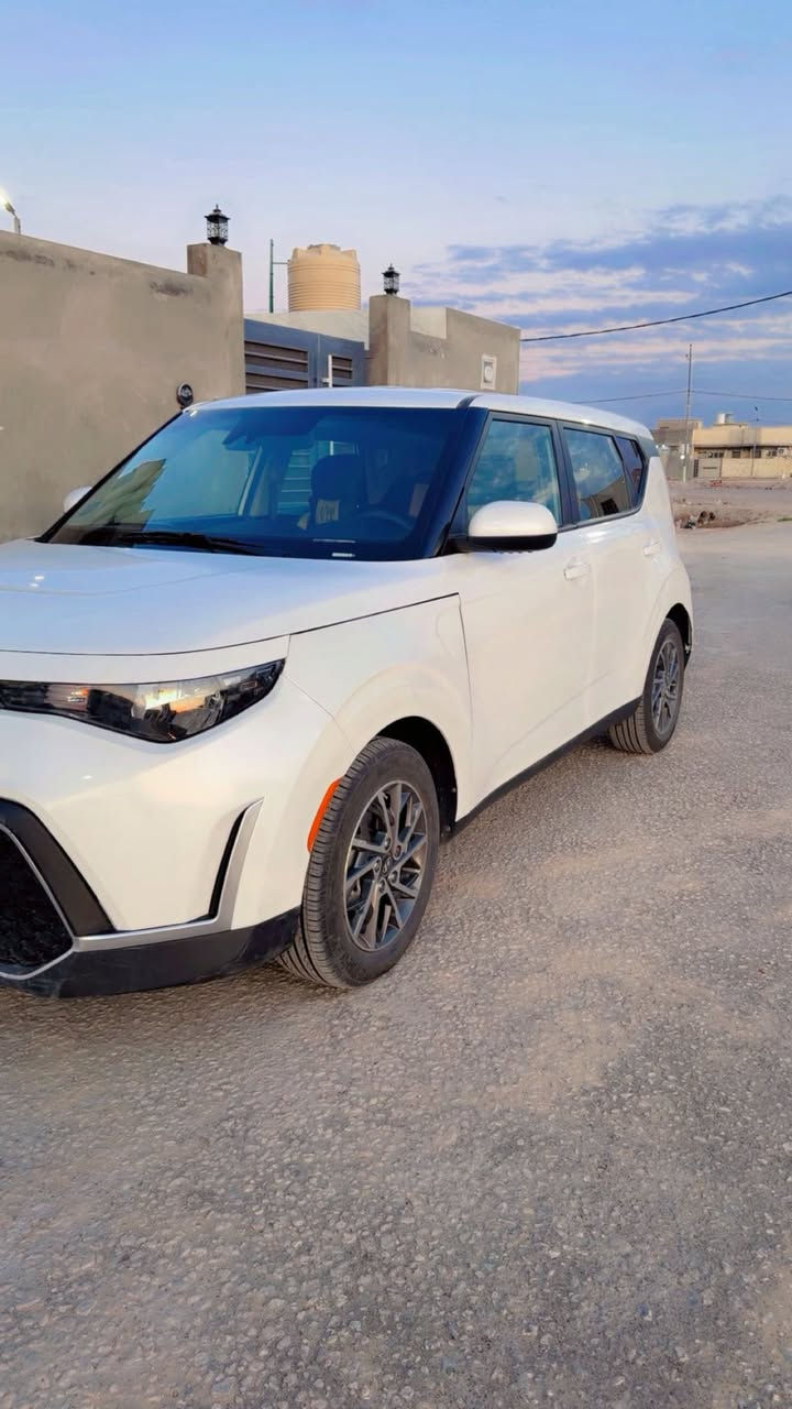 (اللهم صلي على محمد وال محمد)
كيا صول 2023 

المواصفات:
 
ماشيه 36
شاشه كبيره 
كامره خلفيه دواره
رادر امامي 
تحديد مسار 
ايقاف ذاتي 
مود درايف(متعدد القياده) 
وباقي الموصفات المعروفه 
حادثه جاملغ امامي بدون دواخل 
رقم بابل بسمي
مكان السياره بابل
للاستفسار ***********الاتصال ع الرقم
