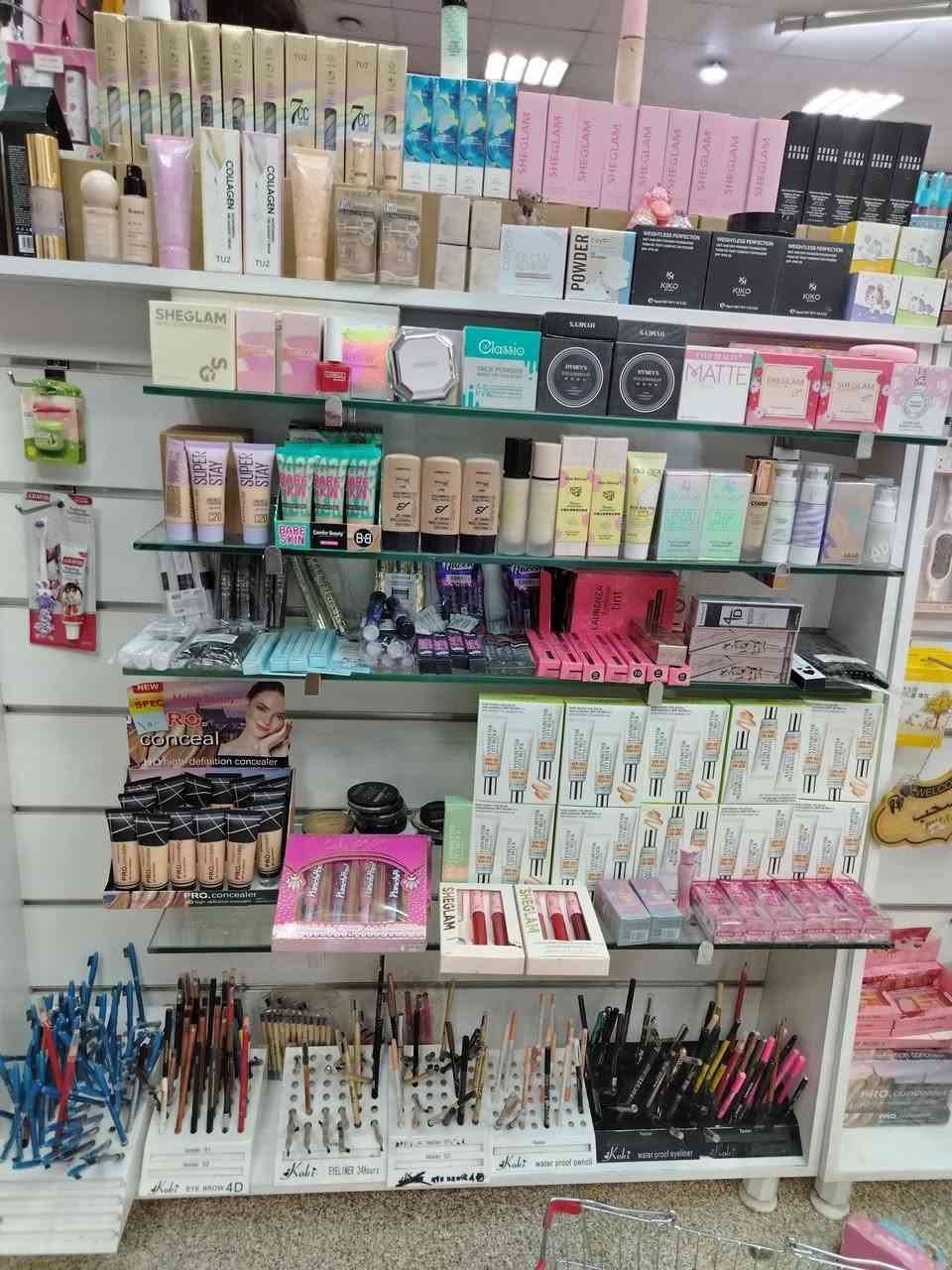 تصفية بضاعة محل كله جديد بالشرط
كوزمتك وعدنا ملابس و قرطاسية
وثاث كامل ميز و مليكانات و رفوف و جام 6مل رفوف و كلشي موجود
للاستفسار الاتصال على ***********
او مراسلة الخاص
