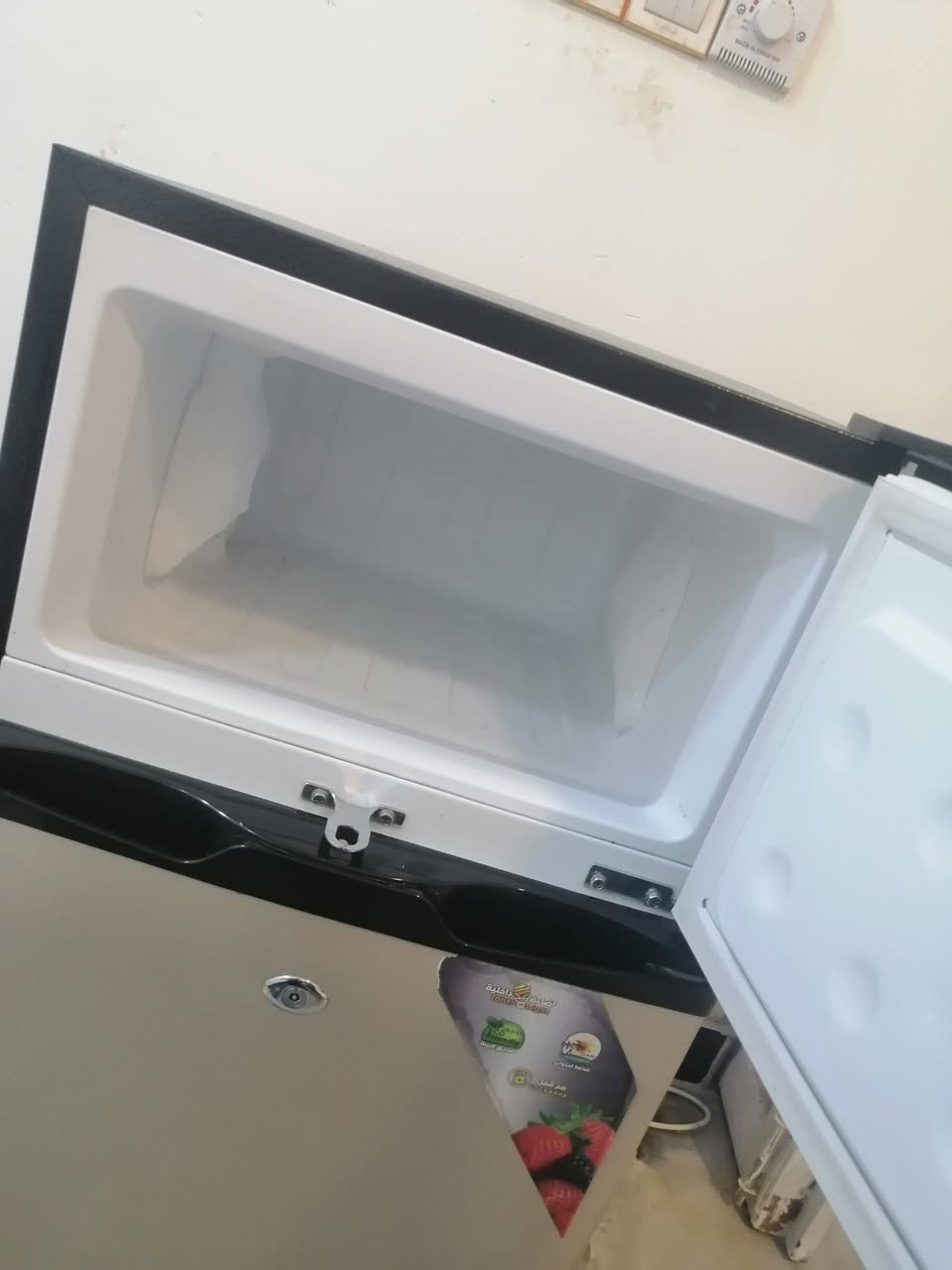 ثلاجة للبيع حجم صغير
سعرها ٩٠ وبيه مجال قليل
مكاني الناصريه
***********
