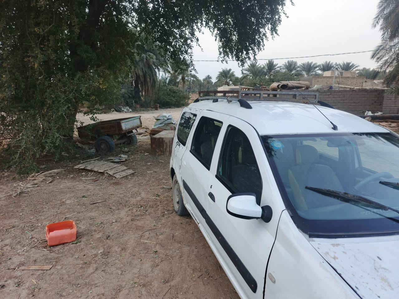 رينو لوكان سبعة راكب ٢٠١٢   رقم بغداد بسمي مشروع وطني ٤٣ ورقه وبيه مجال *********** بي واتساب
