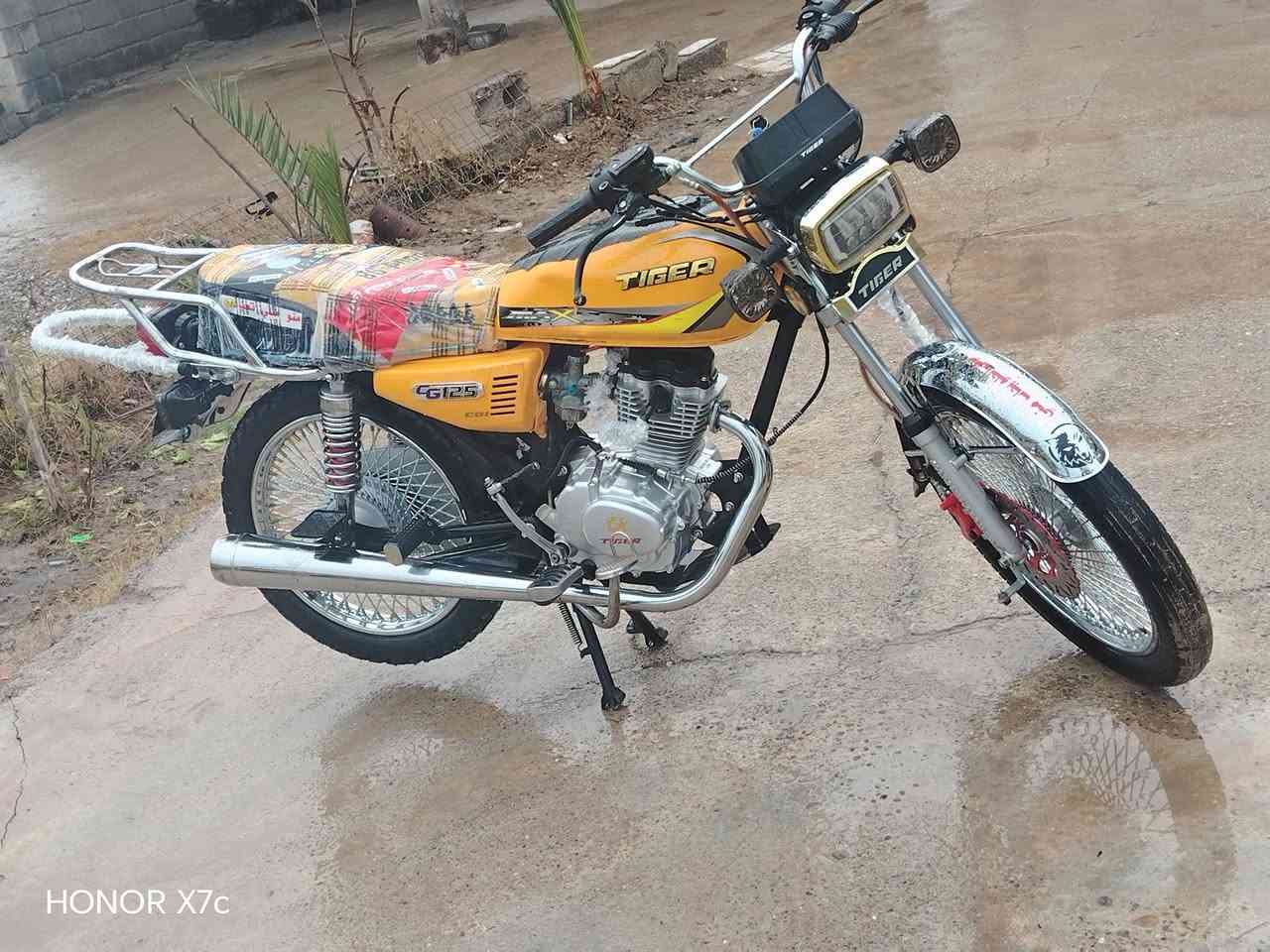 السلام عليكم موطور للبيع او مراوس 

تايكر 2024✅
أربعه كير  محرك شرط ما مفتوح لا صرف ولا بخار 
كهربايات شغاله وياله كلها جديد مابي نقص برغي كلو بلادي تواير جدد موطور نضيف ومرتب  مكاني الزاب 
***********
