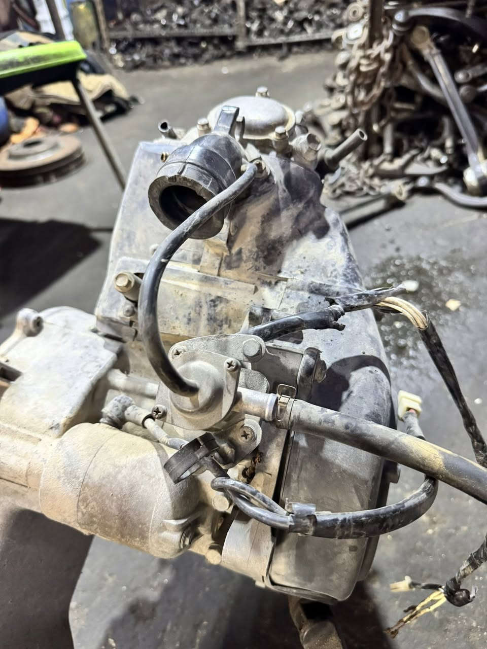 السلام عليكم طابوكه مال سكنس فحل  كابريتر تحتوي عله سلف وملف  مثل ما واضحه كدامكم  المكينه شغاله بس بيه دخانه ابيعه عله وضعها ب125وبيه مجال مكاني بغداد البياع ***********
