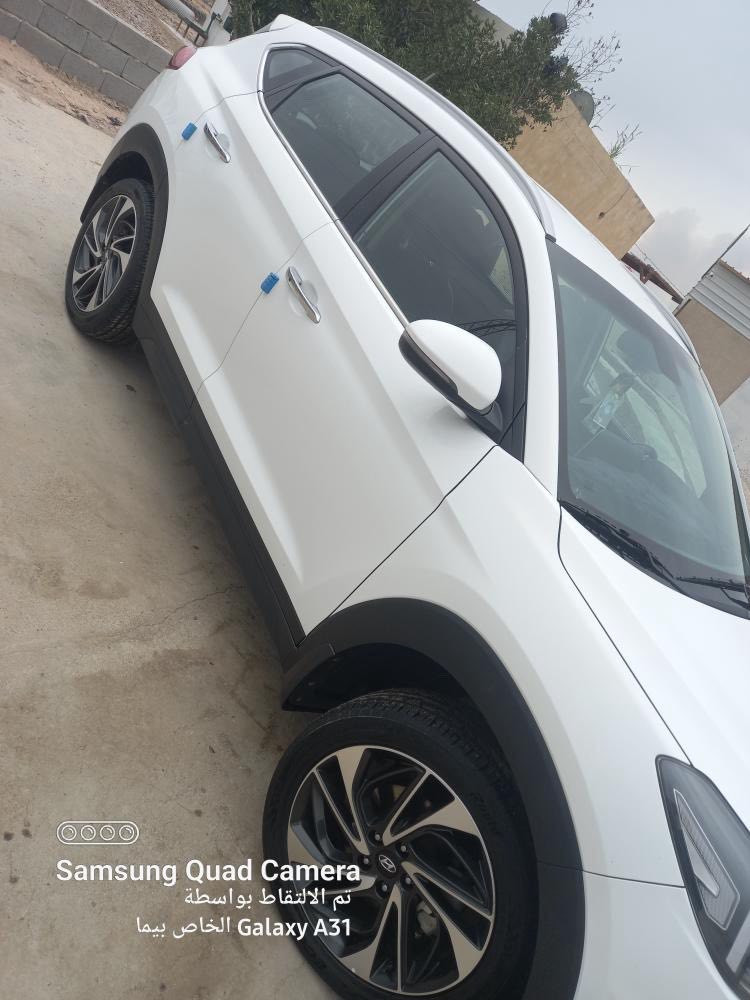 السلام عليكم 
هونداي توسان موديل 2020 چيكي ماشية 40 الف سيارة كفالة عامة 
***********
***********
