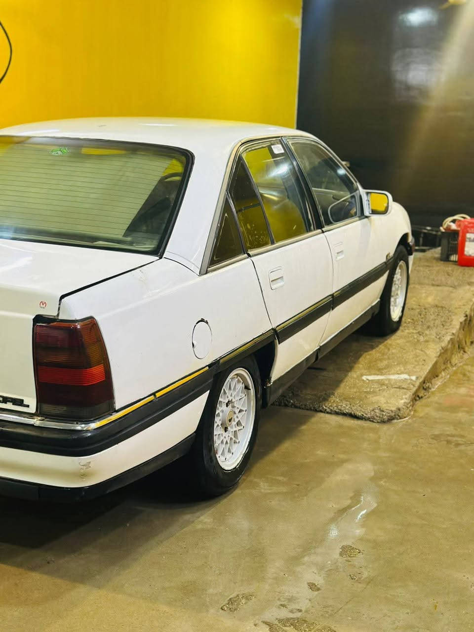 اوبل اوميكه موديل 93 كير اوتوماتيك محرك حجم 2000 مكفولات كير ومحرك السياره جاهزه مال جناي  بيع مستعجل رقم كركوك مشروع وطني(سنوية جديده_29_)__كوبون بانزين_ العنوان كركوك   رقم  السيار_*********** _ السعر المطلوب / 35)/ قفل كركوك, العراق
