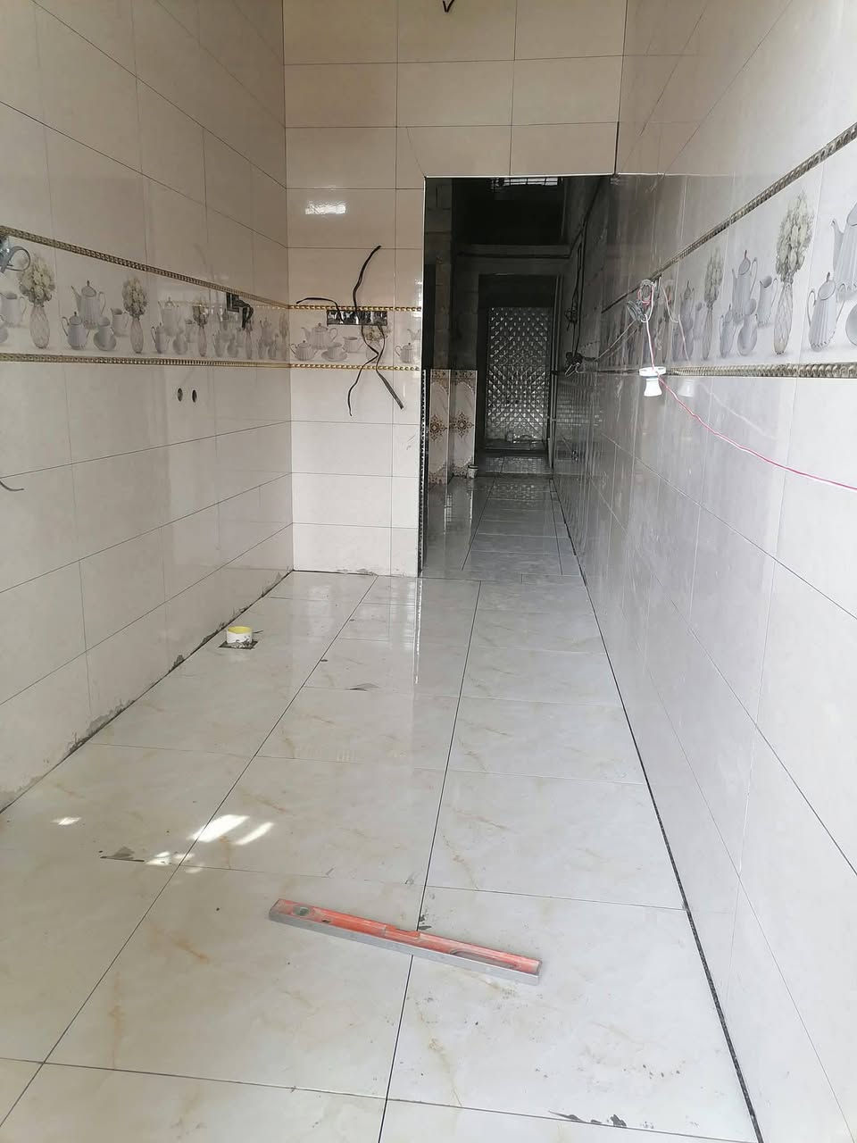 عمل سيراميك لوح ارضيات درجة اولى للاتصال ***********
