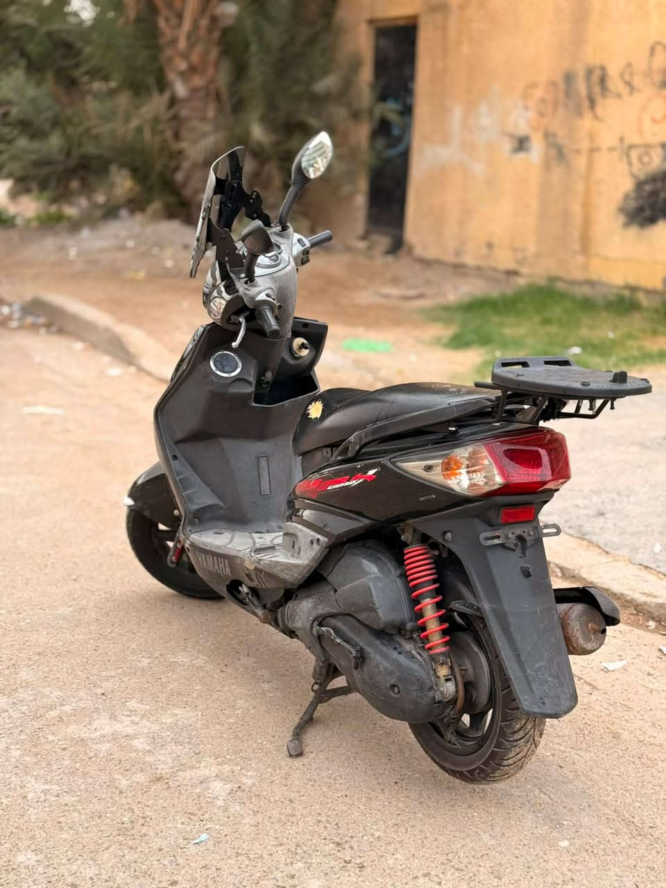 سلام عليكم سكنس فحل لبيع الدراجه صارله سبوعين نازله من الرمبه جديده الدراجه مكفوله كفاله عامه شلعه ومعدل الدراجه كله بلاديي وكلشي شغال بيه شرط تفحص يلا تشتري 

السعر مليون و150 
عنواني المحموديه 

*********** بيه واتساب
