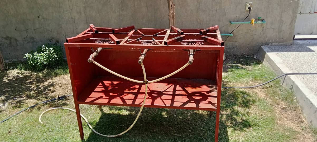 سلام عليكم طباخ للبيع 3عيون ثنين كبار وحده زغيره تسكام يفيد اصحاب المواكب سعر 60وبي مجال ***********
