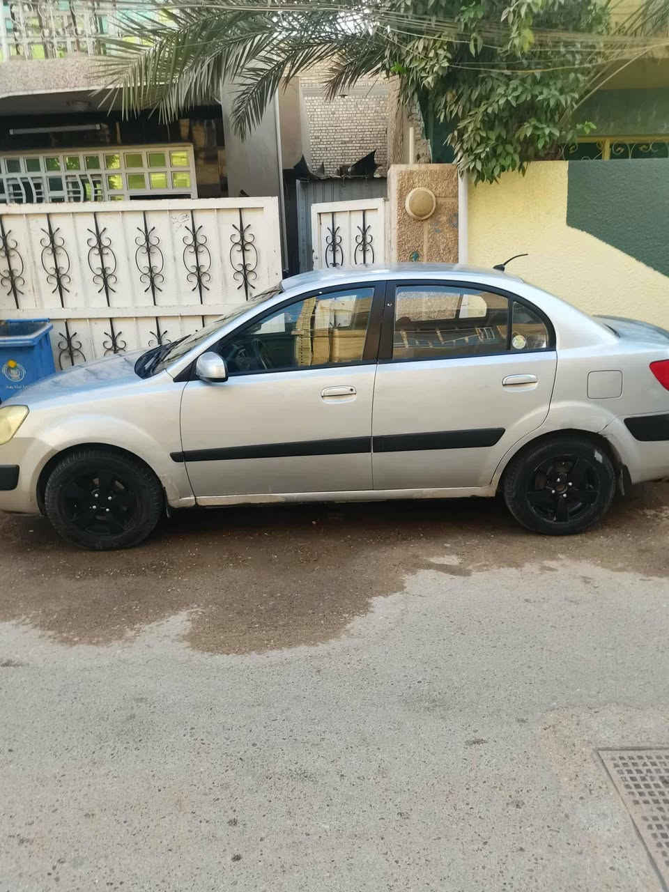 السلام عليكم كيا ريو للبيع موديل ٢٠٠٩ رقم المبايل ***********
