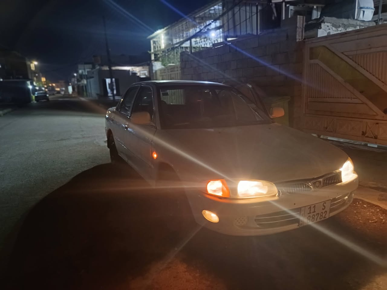 بروتون للبيع موديل 2002 سياره بدون صبغ ما بيه ضربه رقم انكليزي بغداد كير عادي سعر  45او بي مجال بسيط مكان ديالى بلدروز رقم الهاتف ***********
