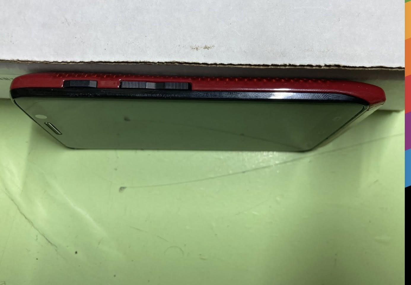 السلام عليكم 
motorola XT1030 -تليفون موترلا مستعمل للبيع 

المواصفات 
الذاكرة الداخلية  : ١٦ كيكا 
حجم الشاشة : ٤ انش 
الكامرة الامامية والخلفية : تعمل
فلاش : يعمل  
البلوتوث : يعمل 
الوافاي : يعمل 
شريحة الاتصال : سيم كارت واحد 
اللون : احمر 
نظام التشغيل : اندرويد ٤.٤.٤
لغة الجهاز : انكيليزي 
لغة الكتابة : عربي - انكليزي 
التطبيقات : يوتيوب يعمل على المتصفح 
التطبيقات الاخرى : واتساب - فايبر - تليجرام لاتعمل بسبب قدم النظام 

السعر 35 الف والتوصيل مجاني 
للاستفسار : ***********
بغداد - شارع فلسطين - ساحة الموال
