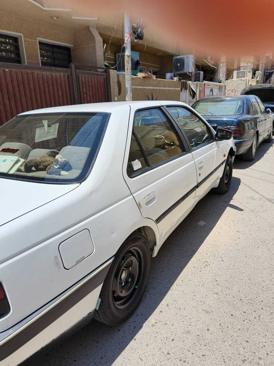 السلام عليكم بيجو٤٠٥موديل٢٠١٧مكفوله من التبديل والصبغ كيرمكينه مكفولات تبريد تدفئة سياره جديده ومامتعوبه ماشيه ١٢٧ شاشه اندرويد اصليه صدرها نص عمر بسمي سنويتها تخلص ٢٠٢٨مكاني بغداد الشعب السعر ٦٢وبيها مجال للاستفسار ***********
