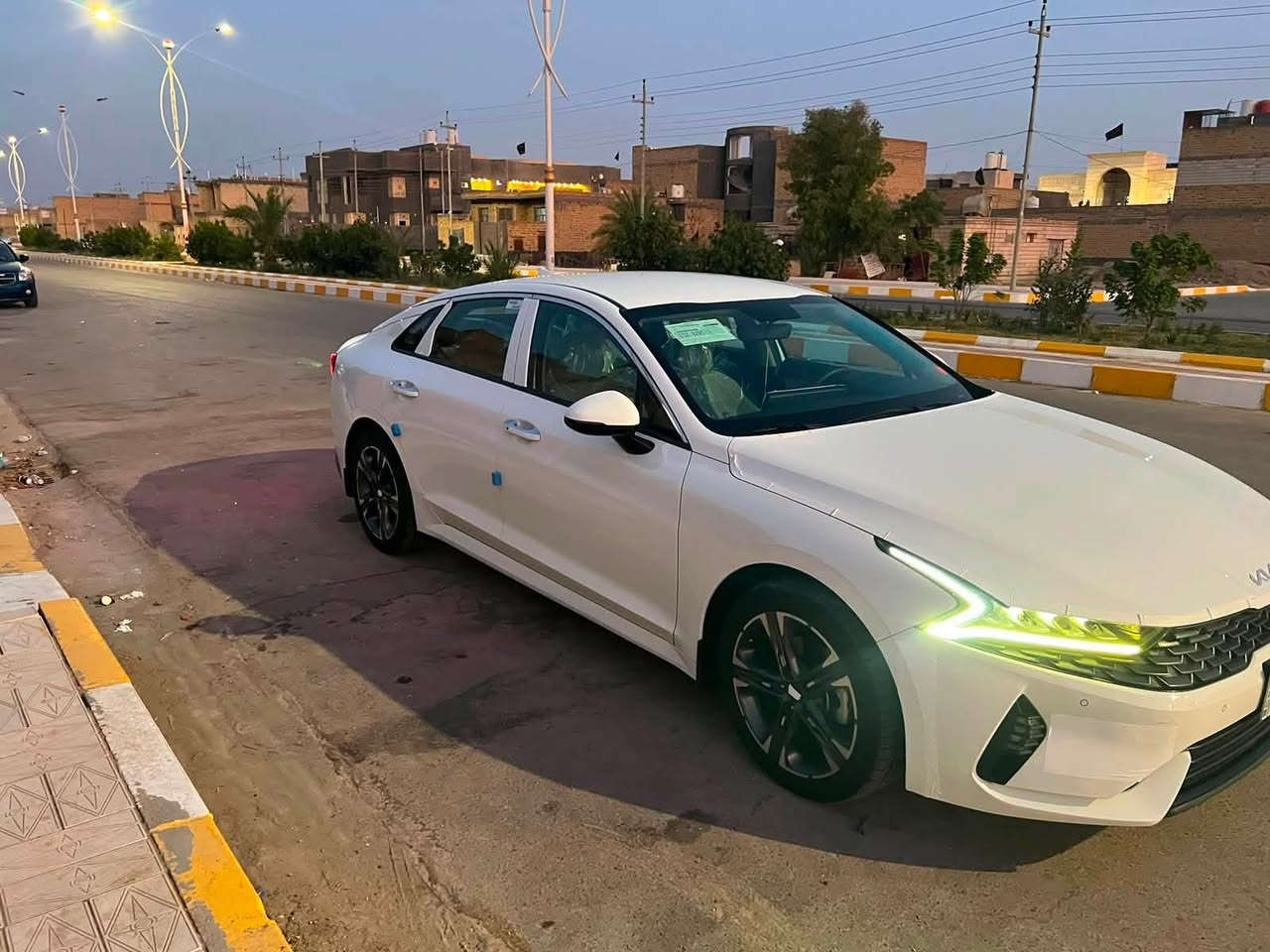 السلام عليكم كي فايف  موديل ٢٣ماشيه ٣٦ باسمي رقم بغداد مكفوله كفاله عامه من البارد أي بارد مابيها ع وضع الشركه قفله 198 مكان السياره ناصريه مركز للاستفسار ***********
