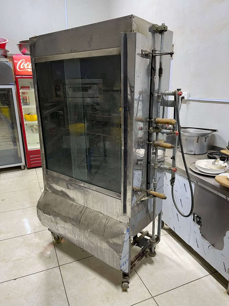 السلام عليكم
شواية دجاج  كاملة ونضافة للبيع او مراوس فرن بيتزا

السعر ٢٠٠وبيها مجال موجود خاص او اتصل ***********
