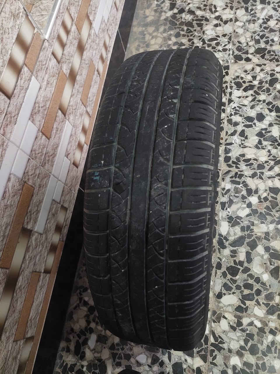 البيع تايرات سايبة نضافة فول السعر خاص واتصال *********** المكان بابل سدة الهندية المهناوية
