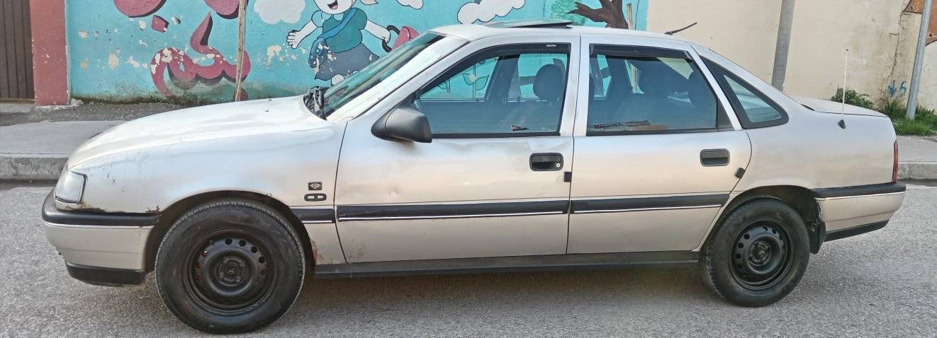 سيارة فكتره للبيع
محرك شرط كير شرط ٢٠ 
رقمه نينوى الماني شرعي موجود 
موديل ٩٢ بطاقة بانزين بي مابيها ضرر
 *********** 
***********
اذا شراي خابر ع رقم موجود
