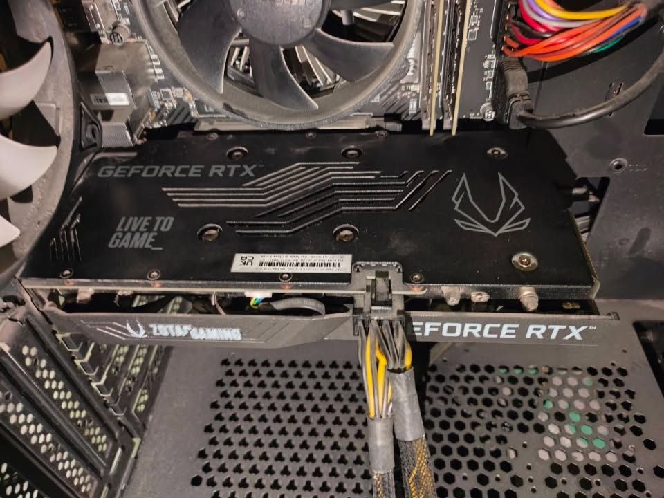 السلام عليكم 

كارت شاشة للبيع rtx 3060 12 gb (zotac)
مستعمل استخدام شخصي
الكارت نظيف وما بيه اي مشاكل (اخذته بنفسي جديد يعني لا تعدين ولا مجدد ولا داخل صيانة واستخدامي فقط العاب)
الحرارة بالستينات بالاستخدام الطبيعي
سبب البيع تطوير كارت اقوى
سعره 350 الف مكاني ناصرية واكو توصيل

تواصل واتساب فقط:
***********
