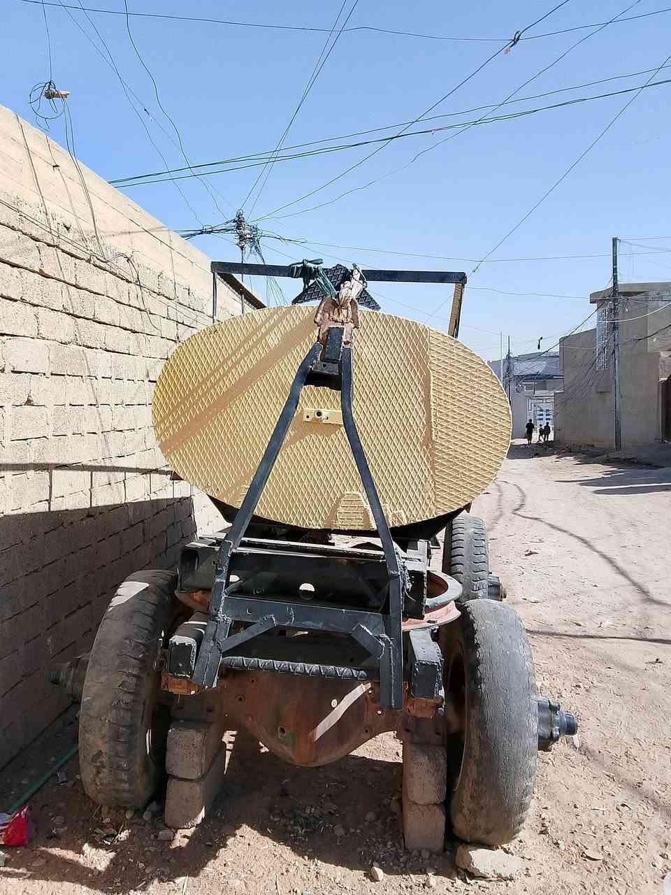 مقطوره للبيع صينيه ابلاد هوزنات سكانيه تانكي حديد سعه 4000لتر السعر مليونين ونص رقم ***********وتساب
