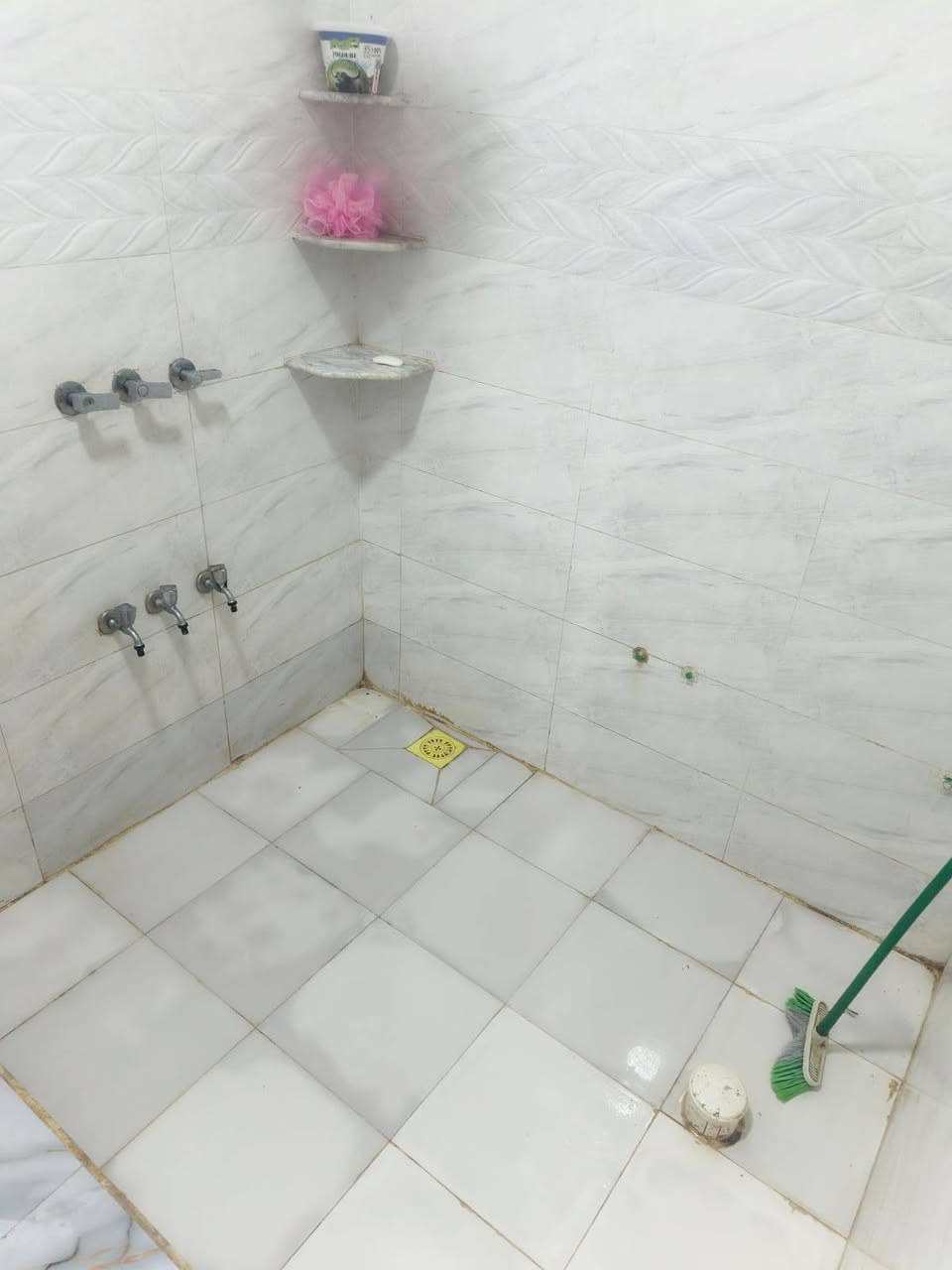 بيت للبيع 200 طابو بناء حديث بيت كامل 

للتواصل خاص او واتساب ***********

موقع البيت الشيشان خلف البانزين خانة
