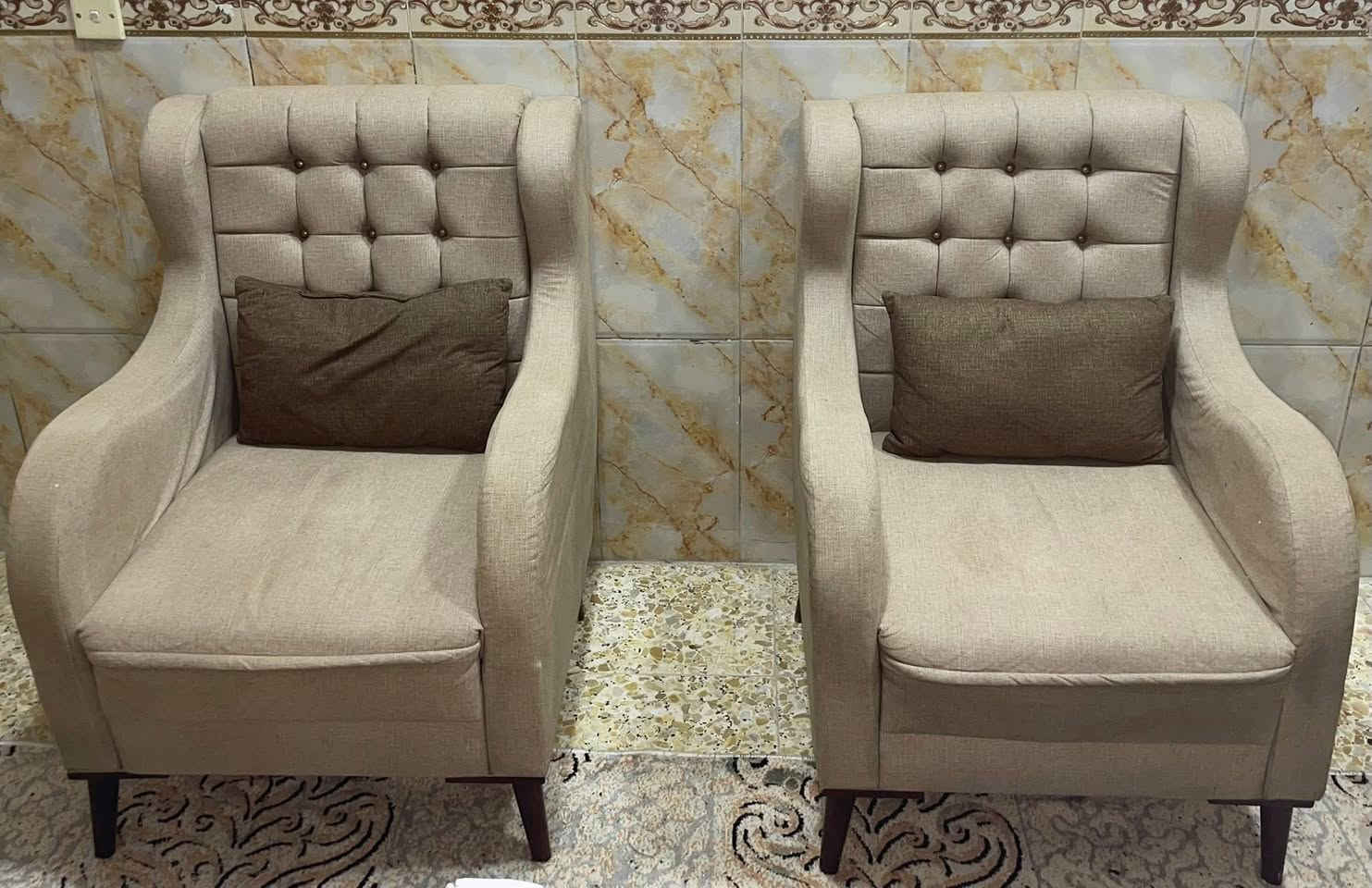 السلام عليكم 
نص تخم شغل درجة اولى 
نظيف جداً 5 مقاعد 
للبيع ٣٠٠ وبي مجال بسيط 
بغداد البلديات / ***********
