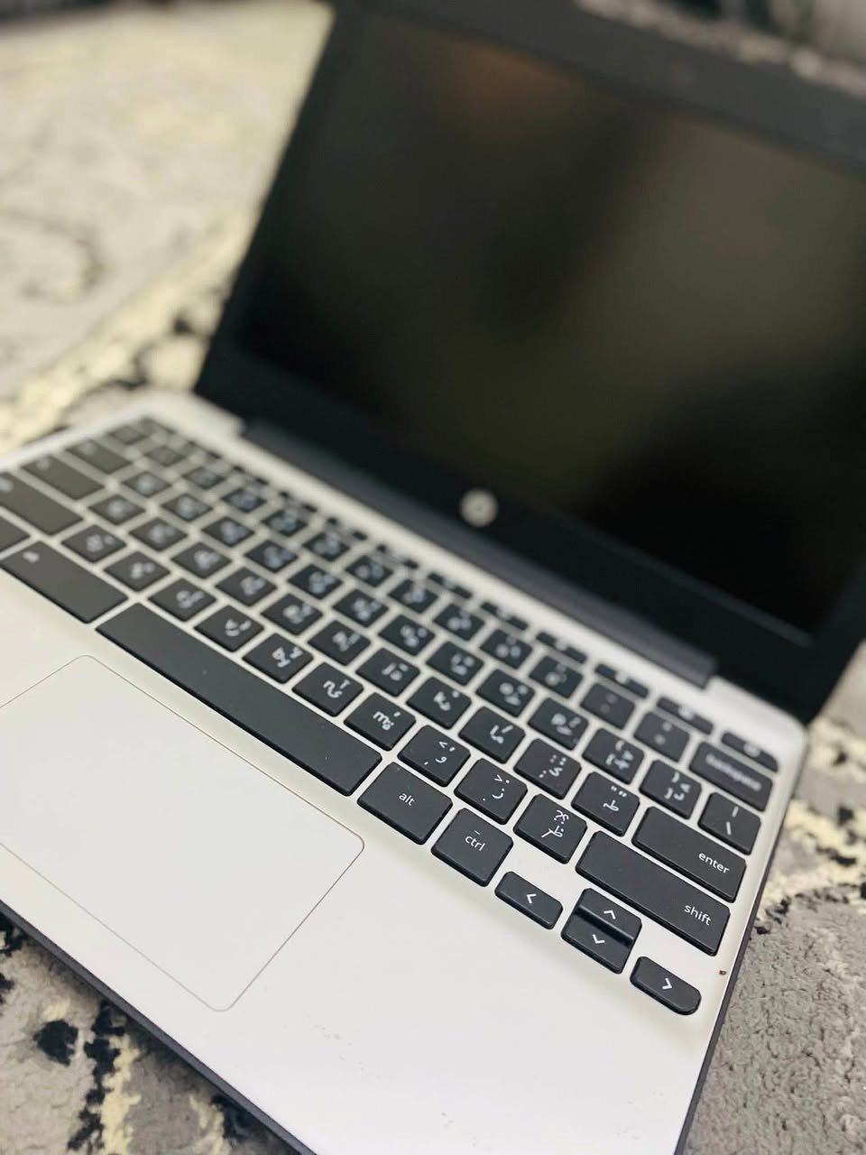 السلام عليكم
عندي لابتوب hp جديد   نظام كروم بوكس 

يعني نظام اندرويد

وياه شاحنه 

كيبورد معرب  

للبيع او مراوس بأيباد

للاستفسار ***********
