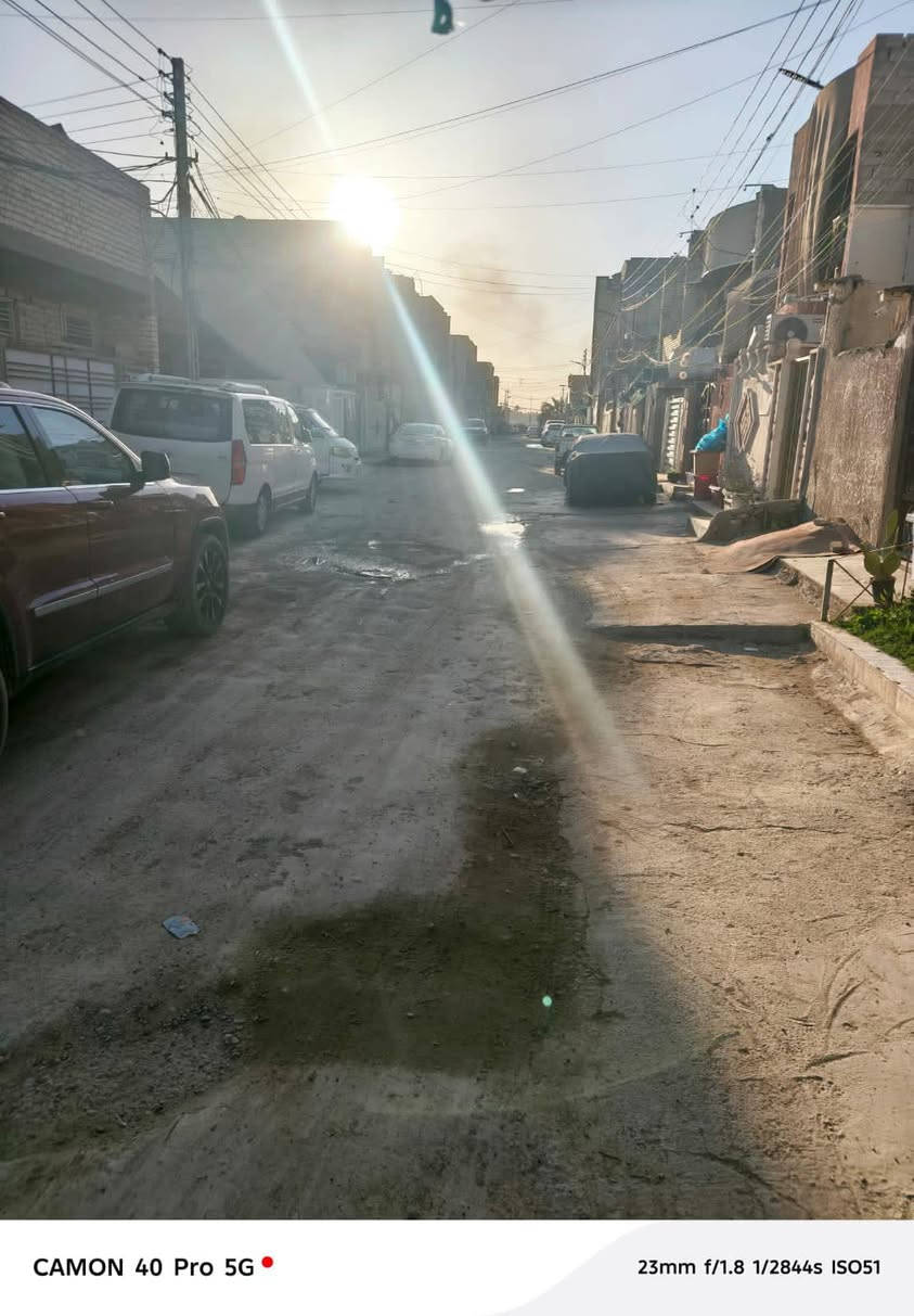 السلام عليكم قطعه ارض للبيع
السريدات الجديده بدايه المربع الثالث لمساحه 100متر واجه 5نزال 20 سند 25تحويل مباشر 
خدمات كامله رفت بيها كامل السعر 60بيها مجال قليل 
للاستفسار ***********
